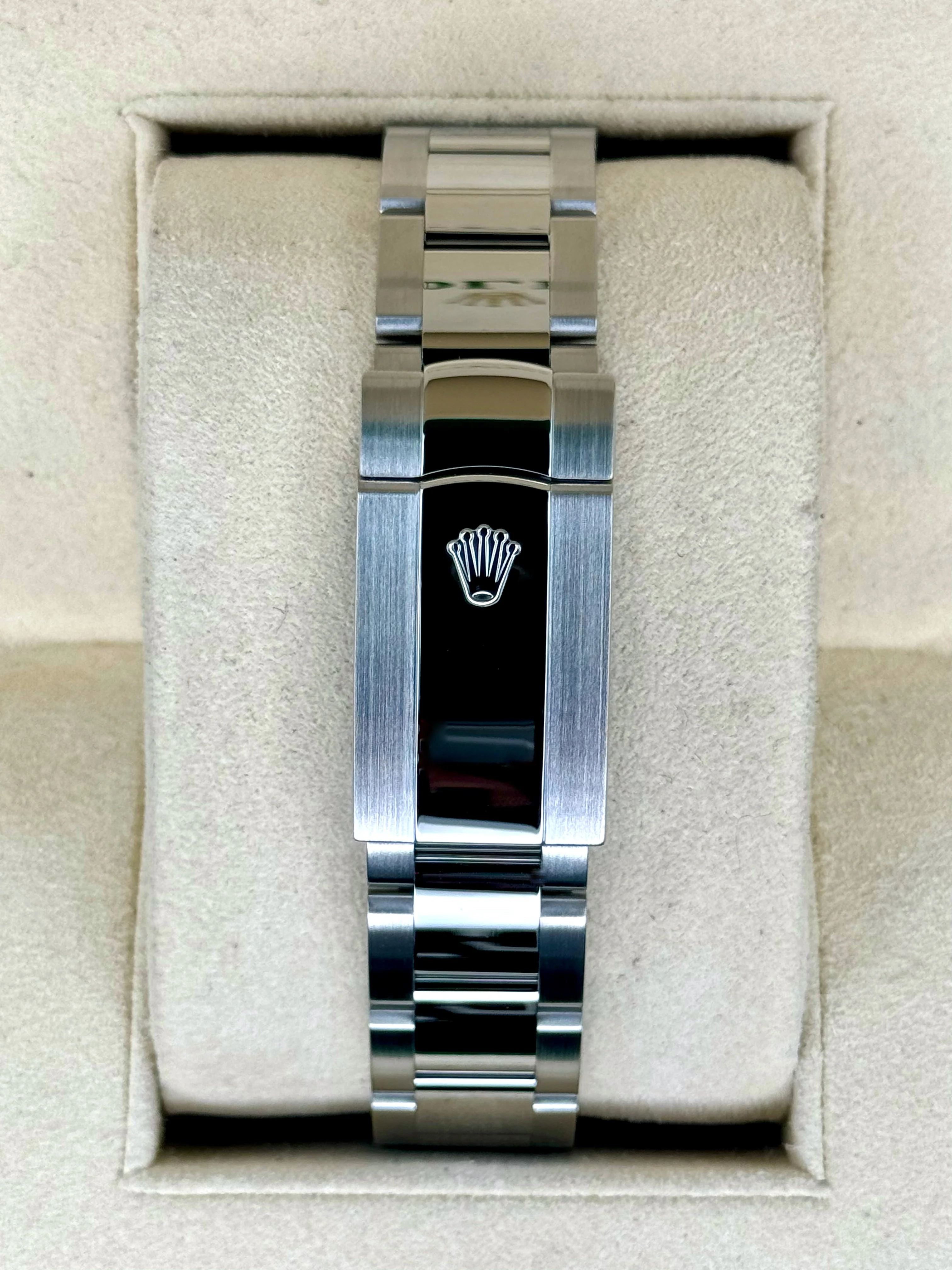 2020 Rolex Datejust 41mm 126300 Stainless Steel Oyster Black Dial - Image 2
