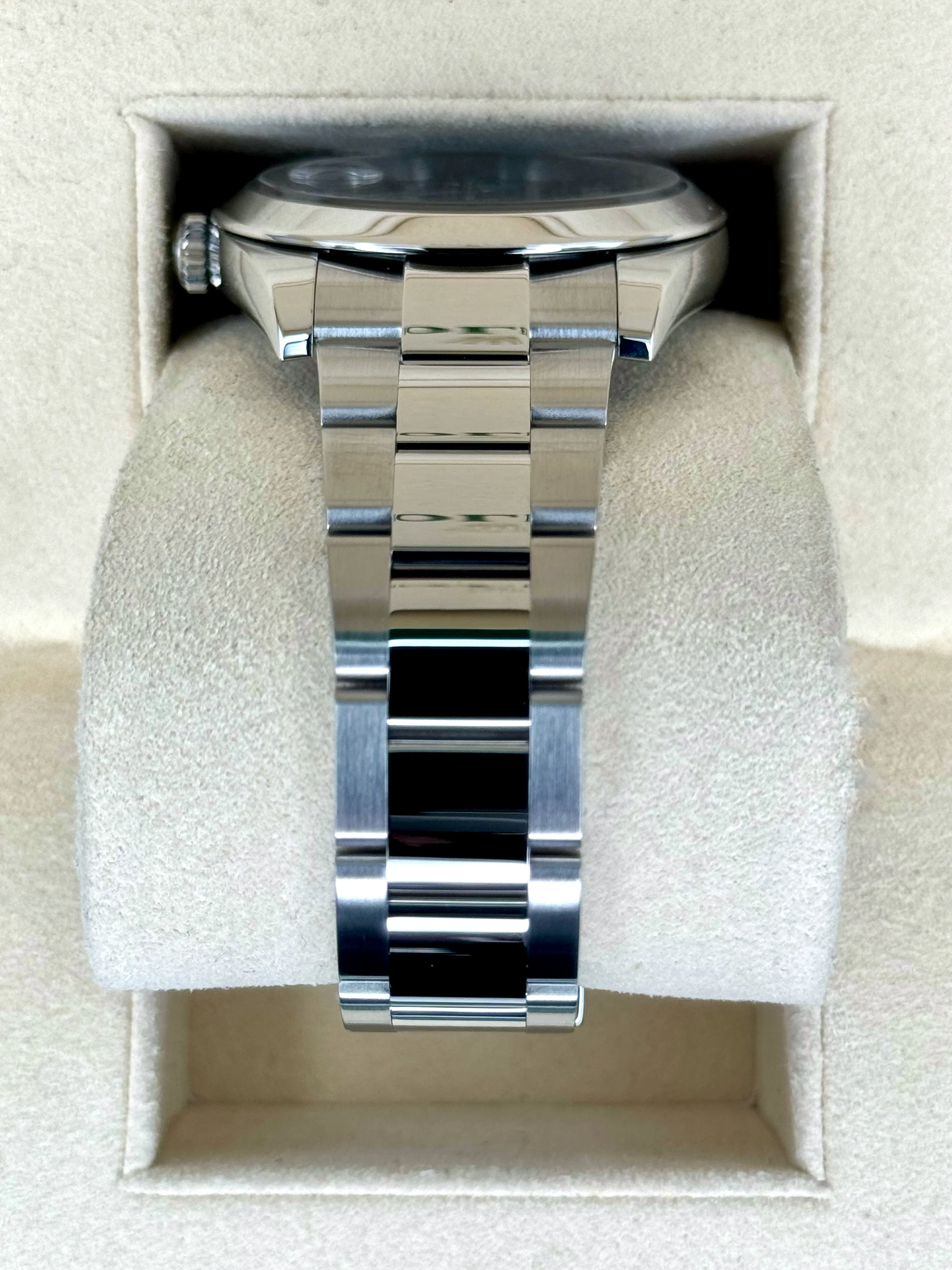 2020 Rolex Datejust 41mm 126300 Stainless Steel Oyster Black Dial - Image 4
