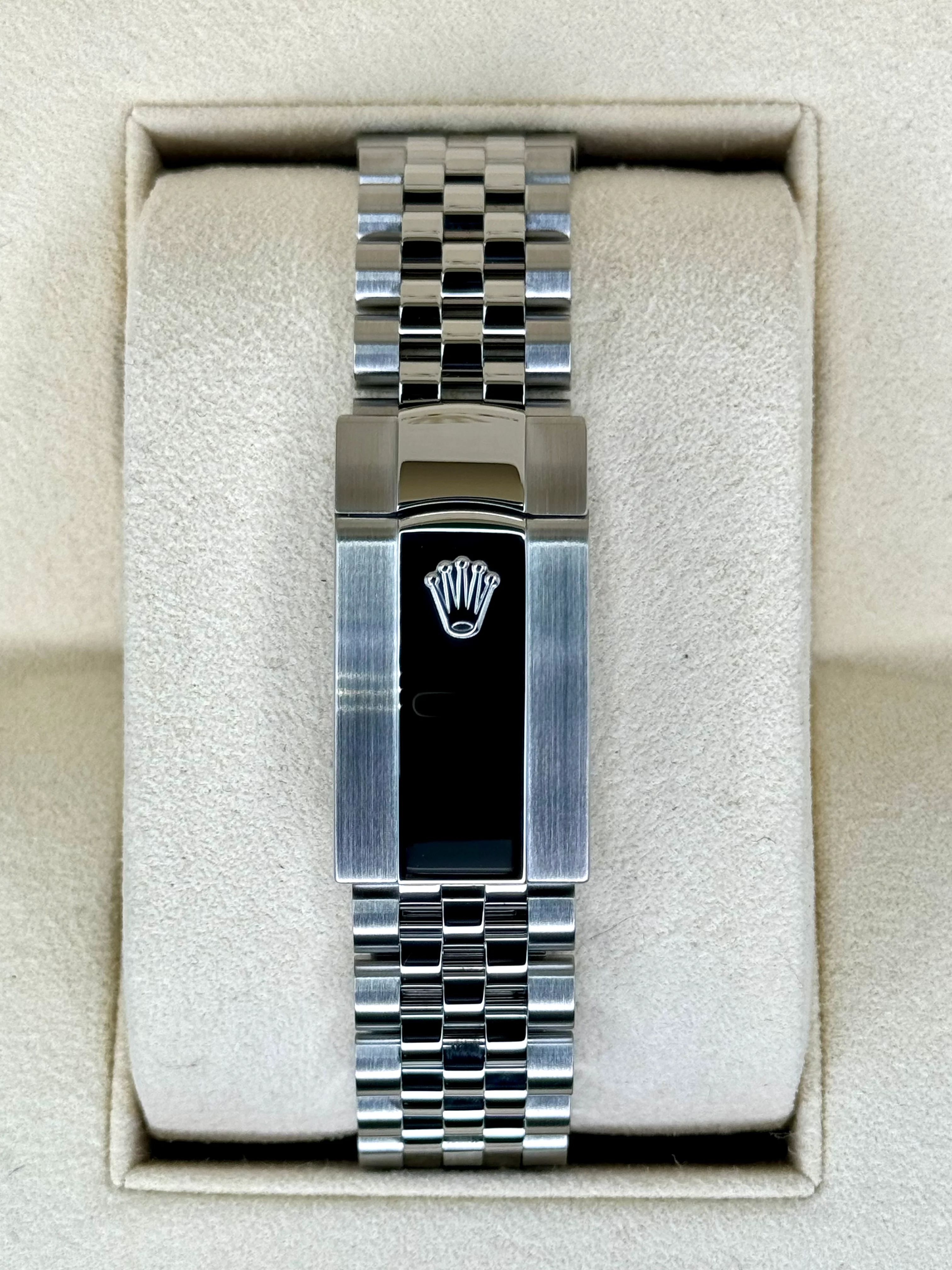 2020 Rolex Datejust 41mm 126334 Stainless Steel Jubilee Black Dial - Image 2