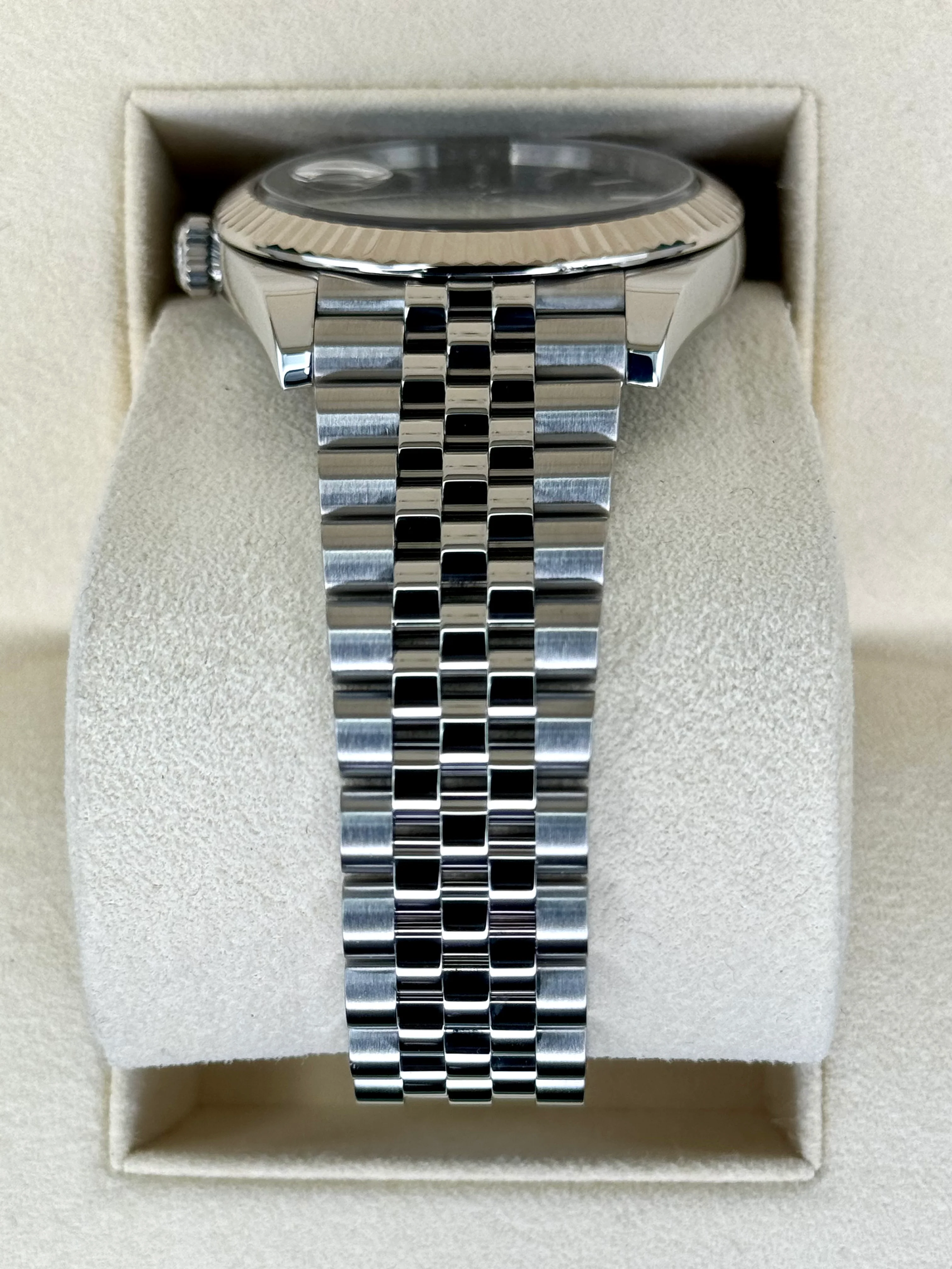 2020 Rolex Datejust 41mm 126334 Stainless Steel Jubilee Black Dial - Image 4
