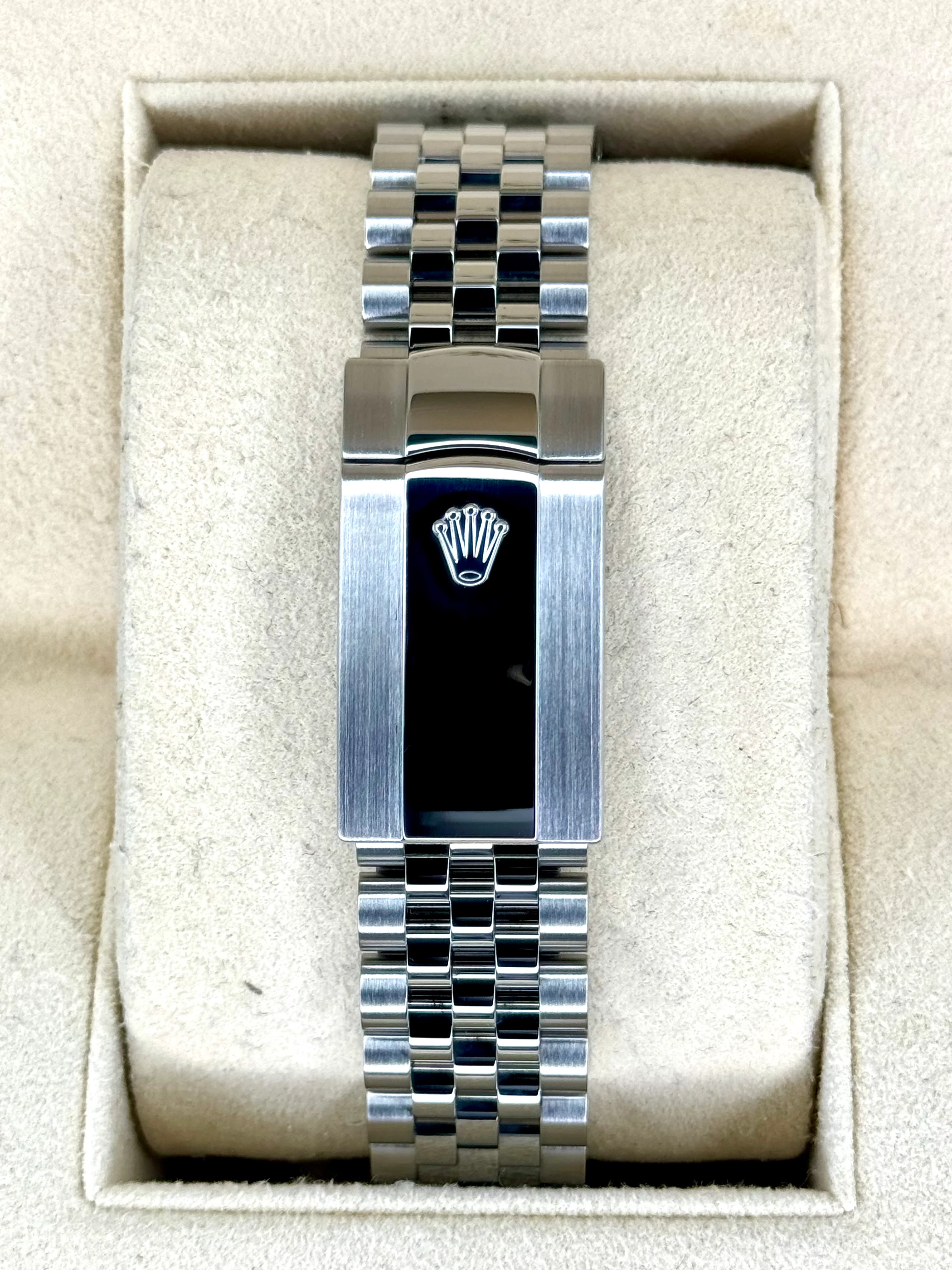 2020 Rolex Datejust 41mm 126334 Stainless Steel Jubilee Black Diamond Dial - Image 2