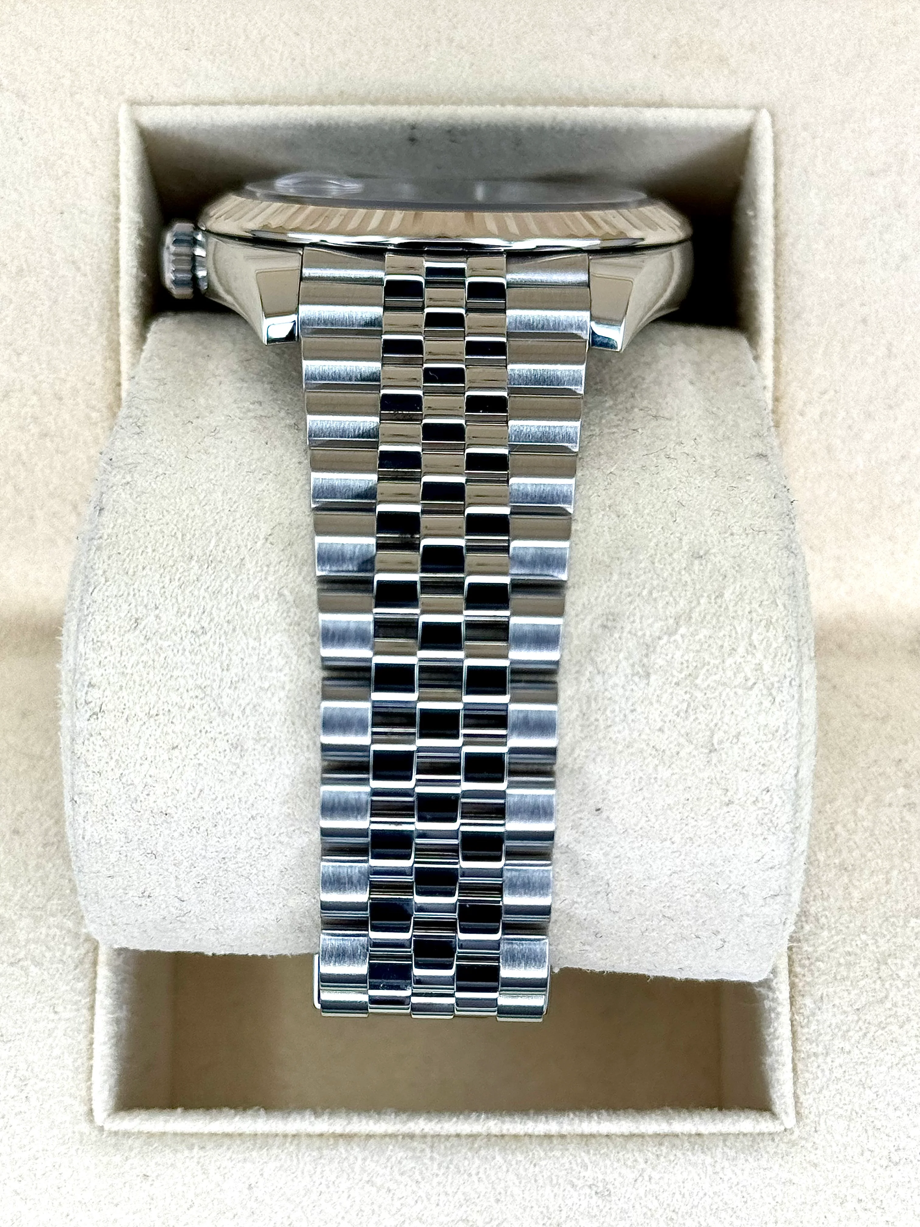 2020 Rolex Datejust 41mm 126334 Stainless Steel Jubilee Black Diamond Dial - Image 4