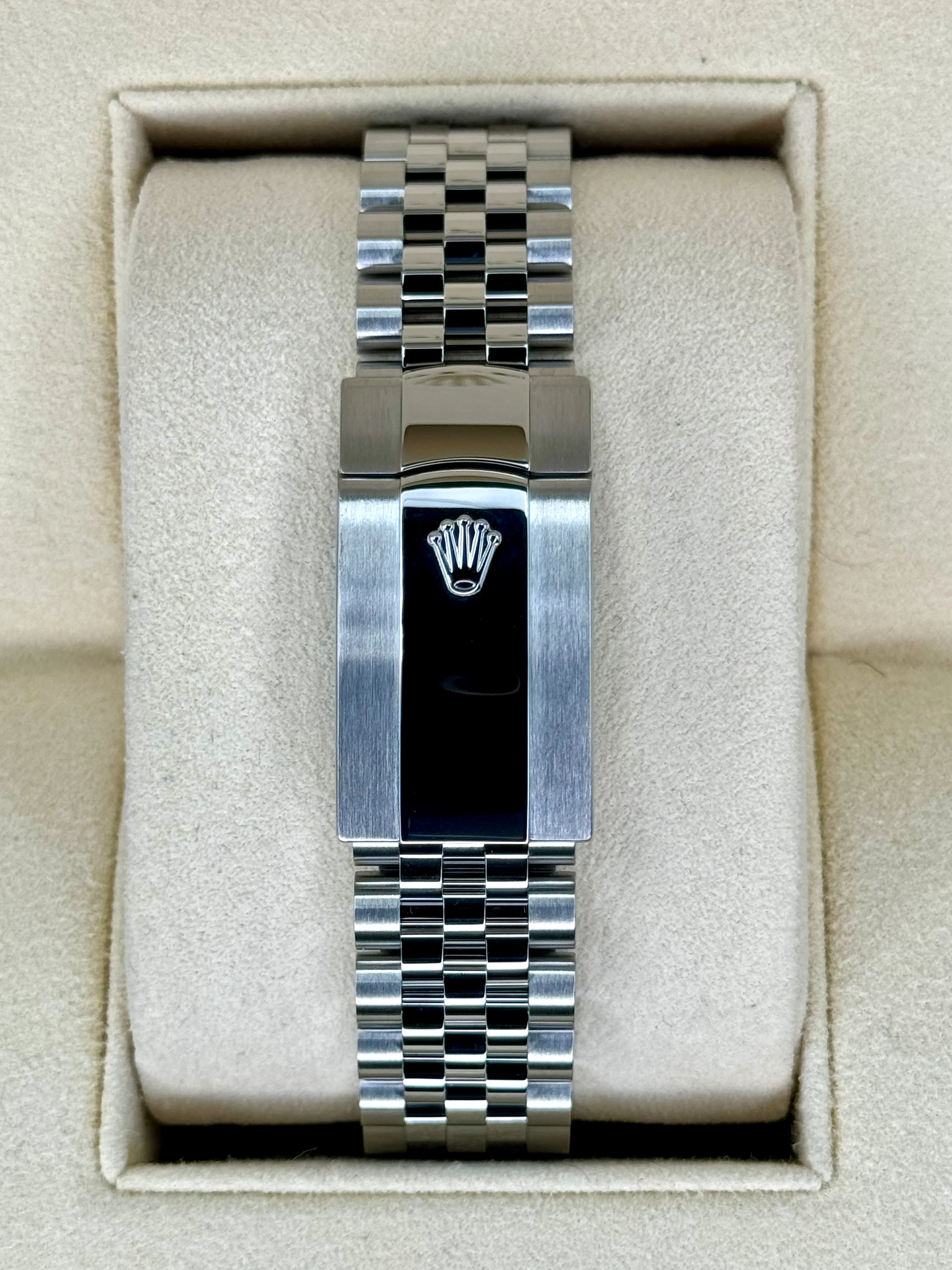 2020 Rolex Datejust 41mm 126334 Stainless Steel Jubilee Silver Dial - Image 2