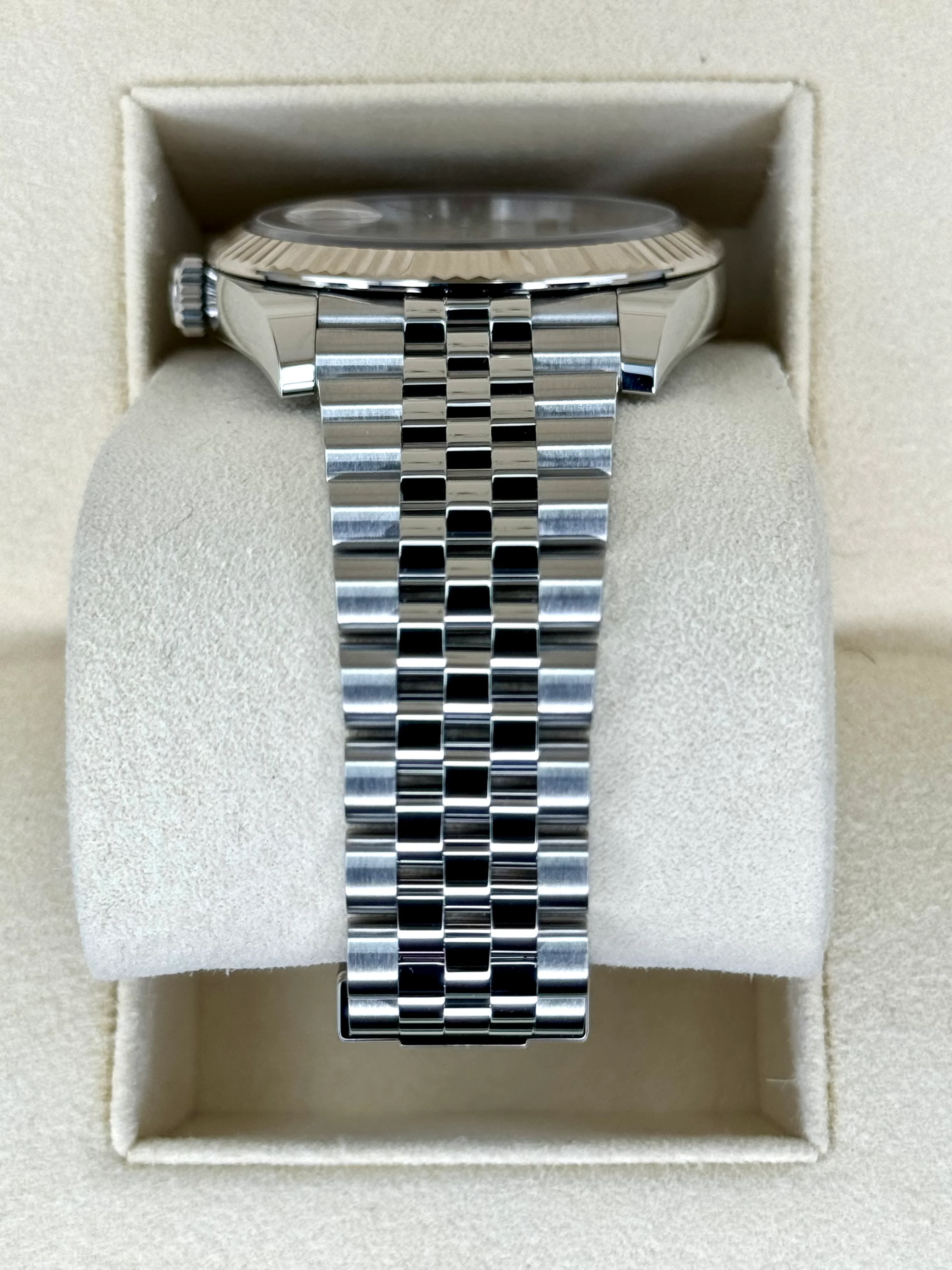 2020 Rolex Datejust 41mm 126334 Stainless Steel Jubilee Silver Dial - Image 4