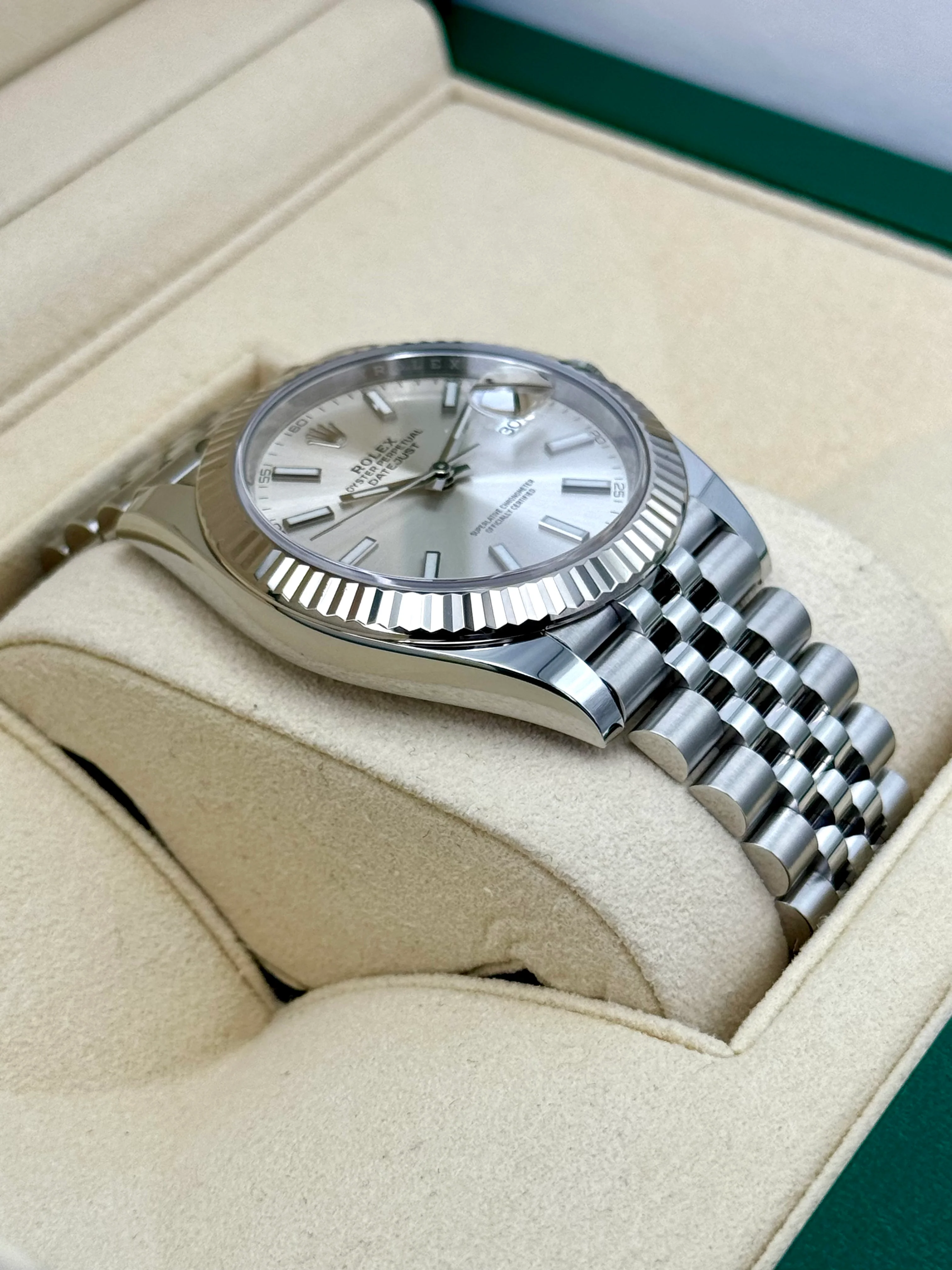 2020 Rolex Datejust 41mm 126334 Stainless Steel Jubilee Silver Dial - Image 6