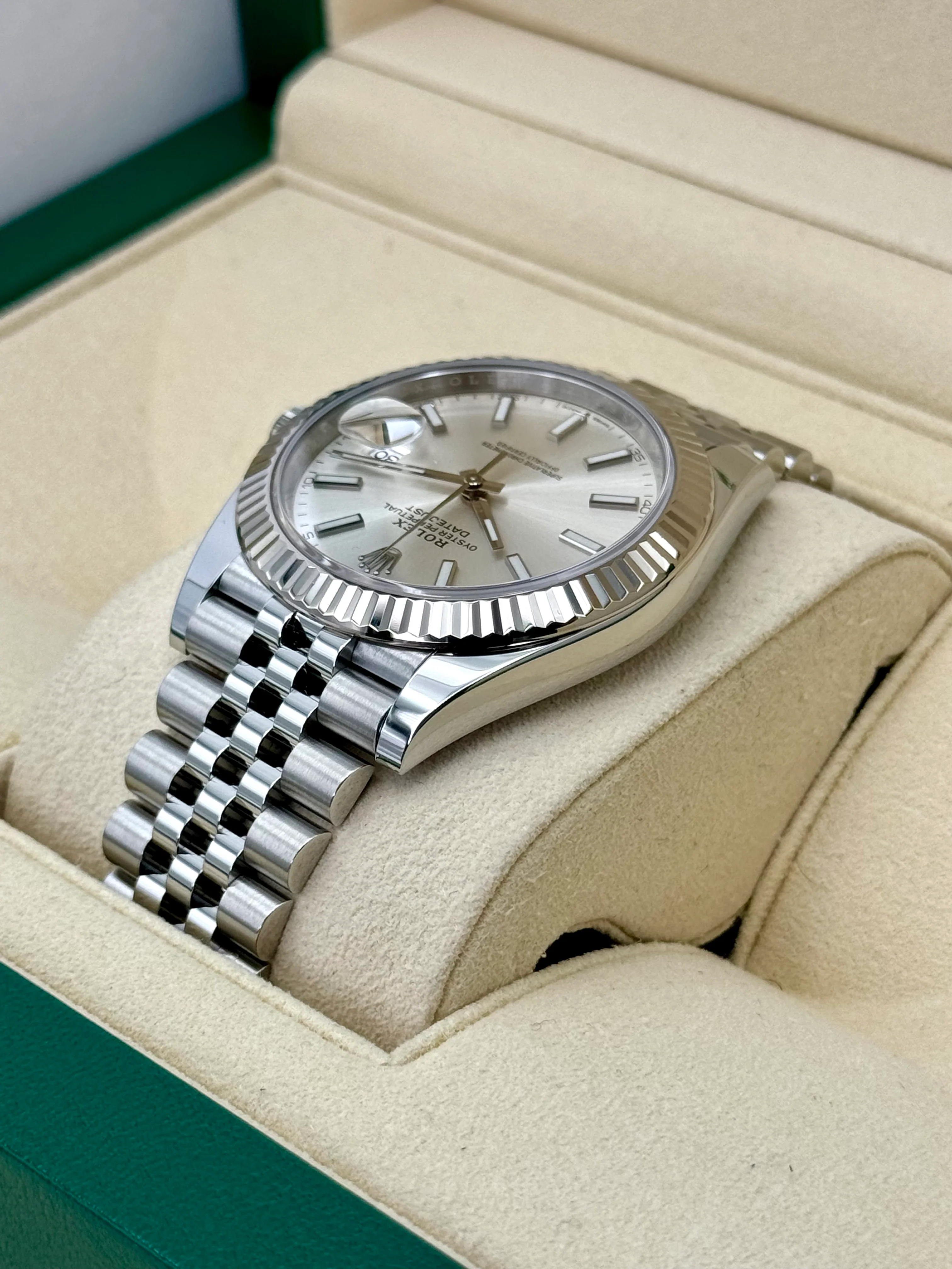 2020 Rolex Datejust 41mm 126334 Stainless Steel Jubilee Silver Dial - Image 7
