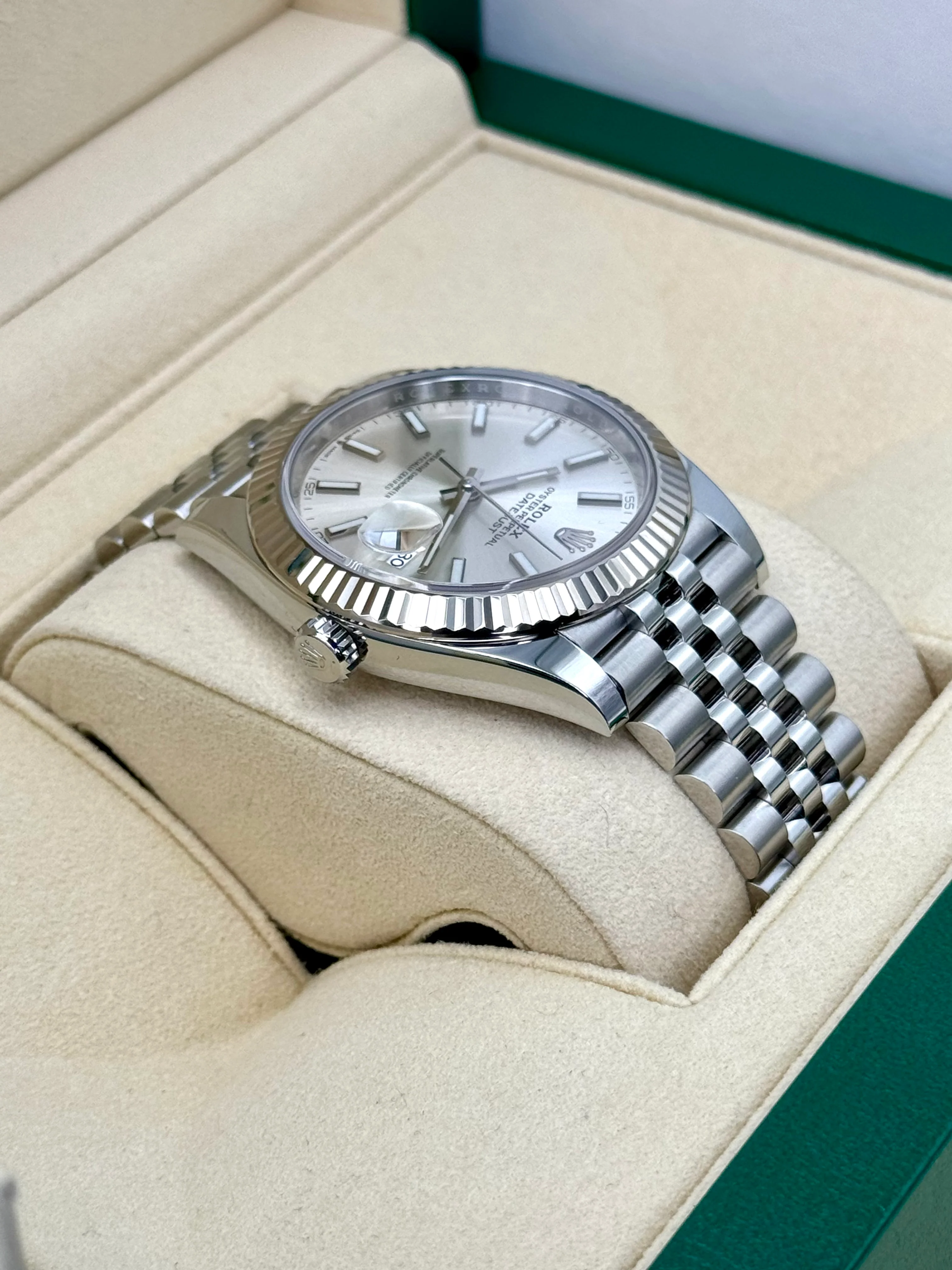 2020 Rolex Datejust 41mm 126334 Stainless Steel Jubilee Silver Dial - Image 8