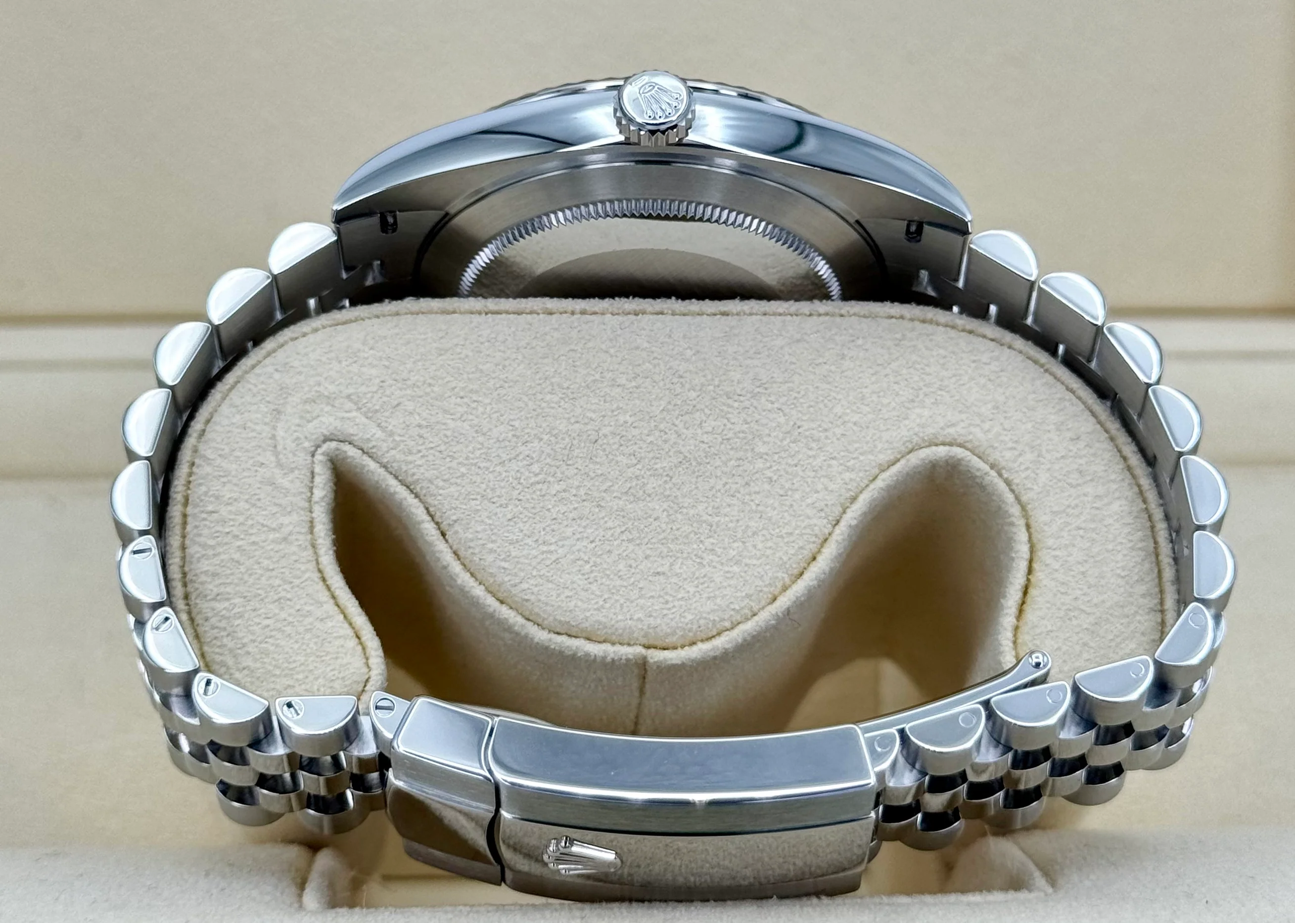 2020 Rolex Datejust 41mm 126334 Stainless Steel Jubilee Silver Dial - Image 9