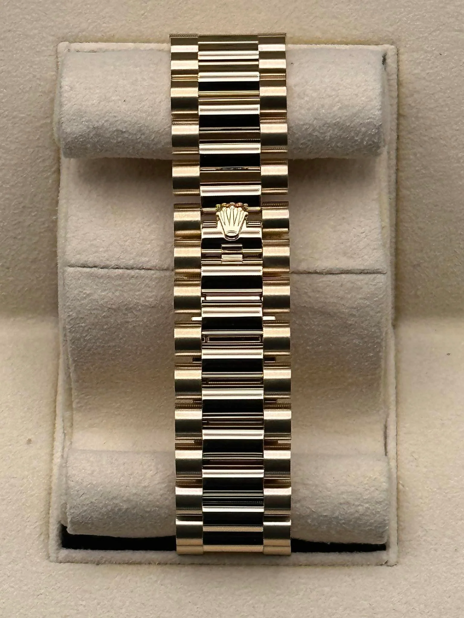 2020 Rolex Day-Date 40mm 228238 Presidential Champagne Dial - Image 2