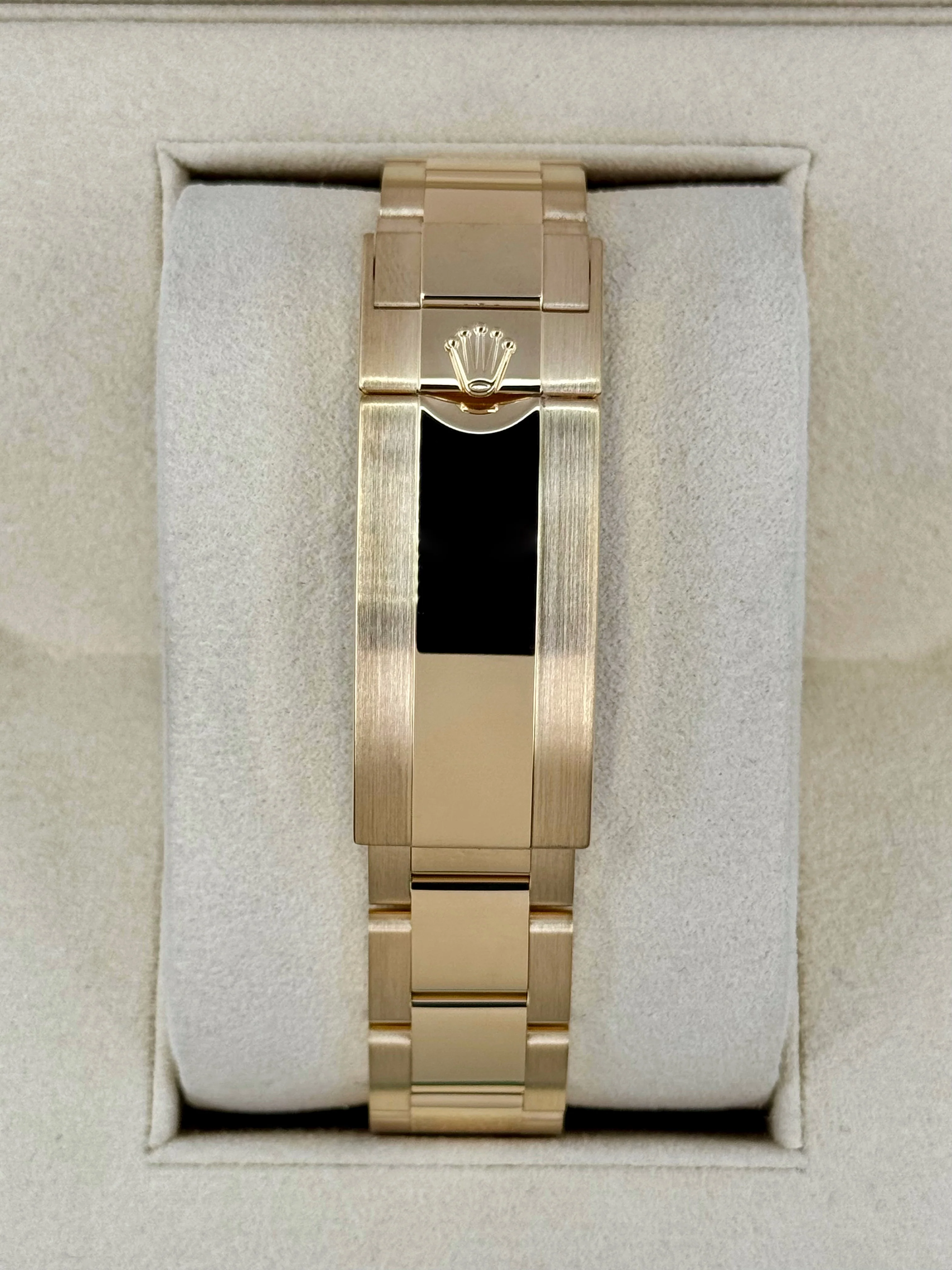2020 Rolex Submariner 40mm 116618LN 18K Yellow Gold Black Dial - Image 2