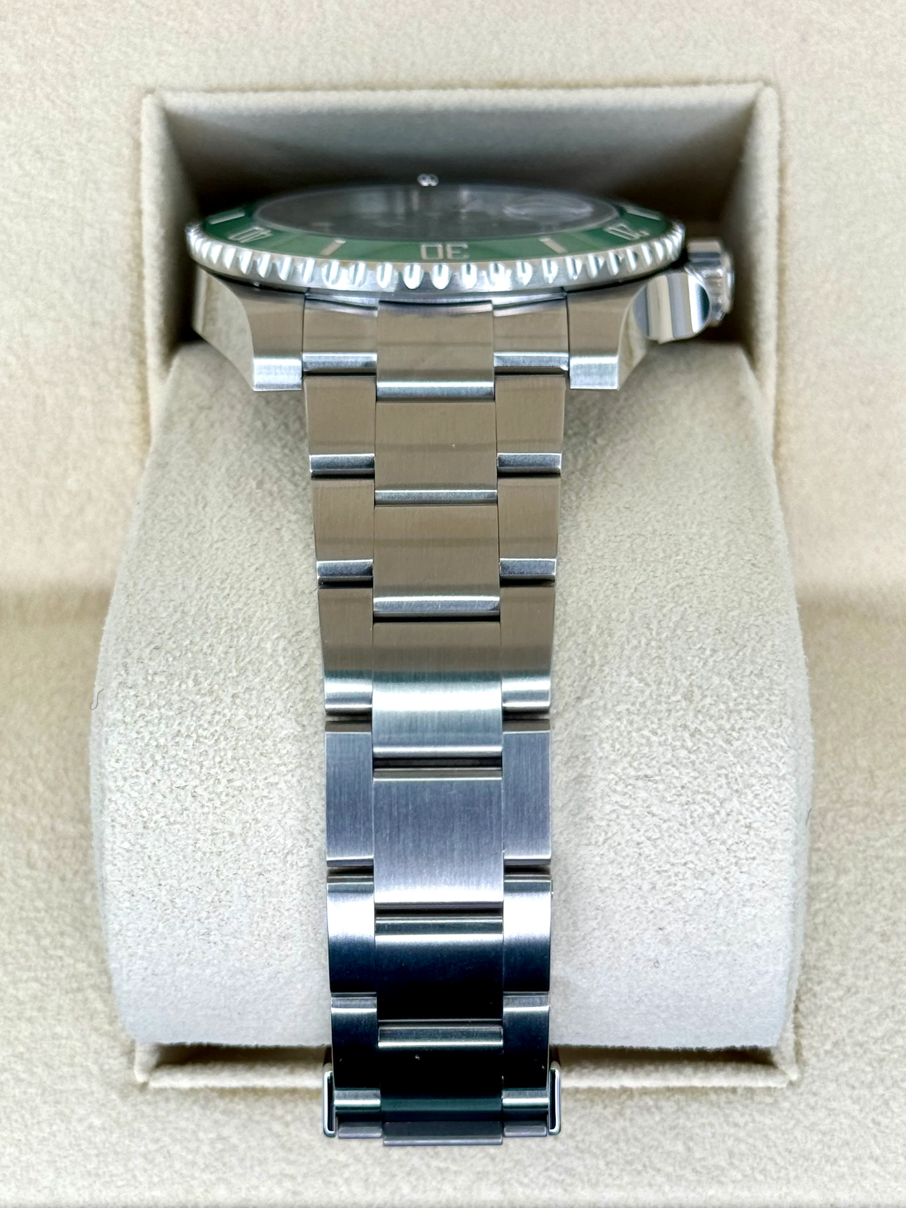 NEW 2020 Rolex Submariner "Hulk" 40mm 116610LV Green Dial - Image 3