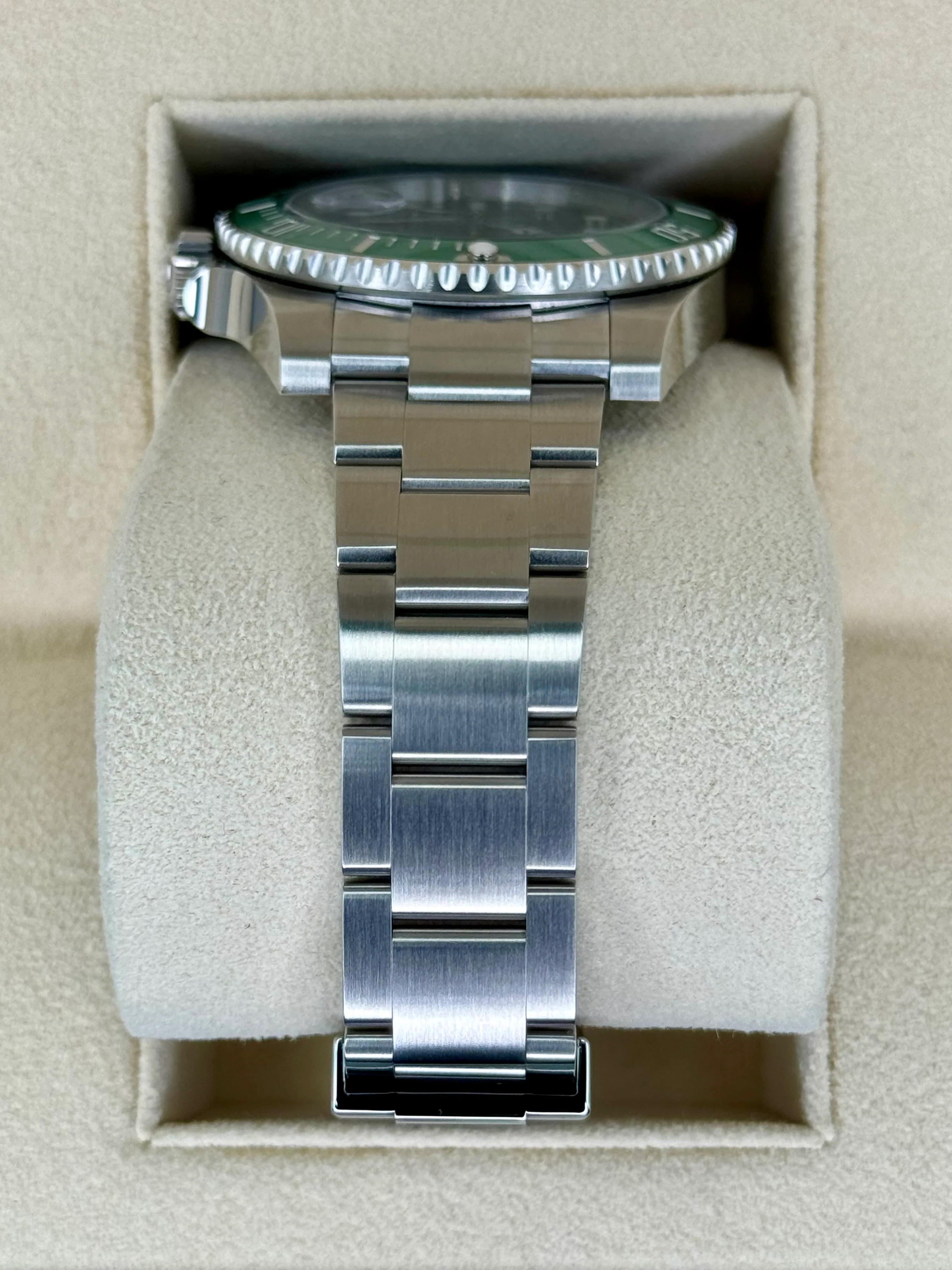 NEW 2020 Rolex Submariner "Hulk" 40mm 116610LV Green Dial - Image 4