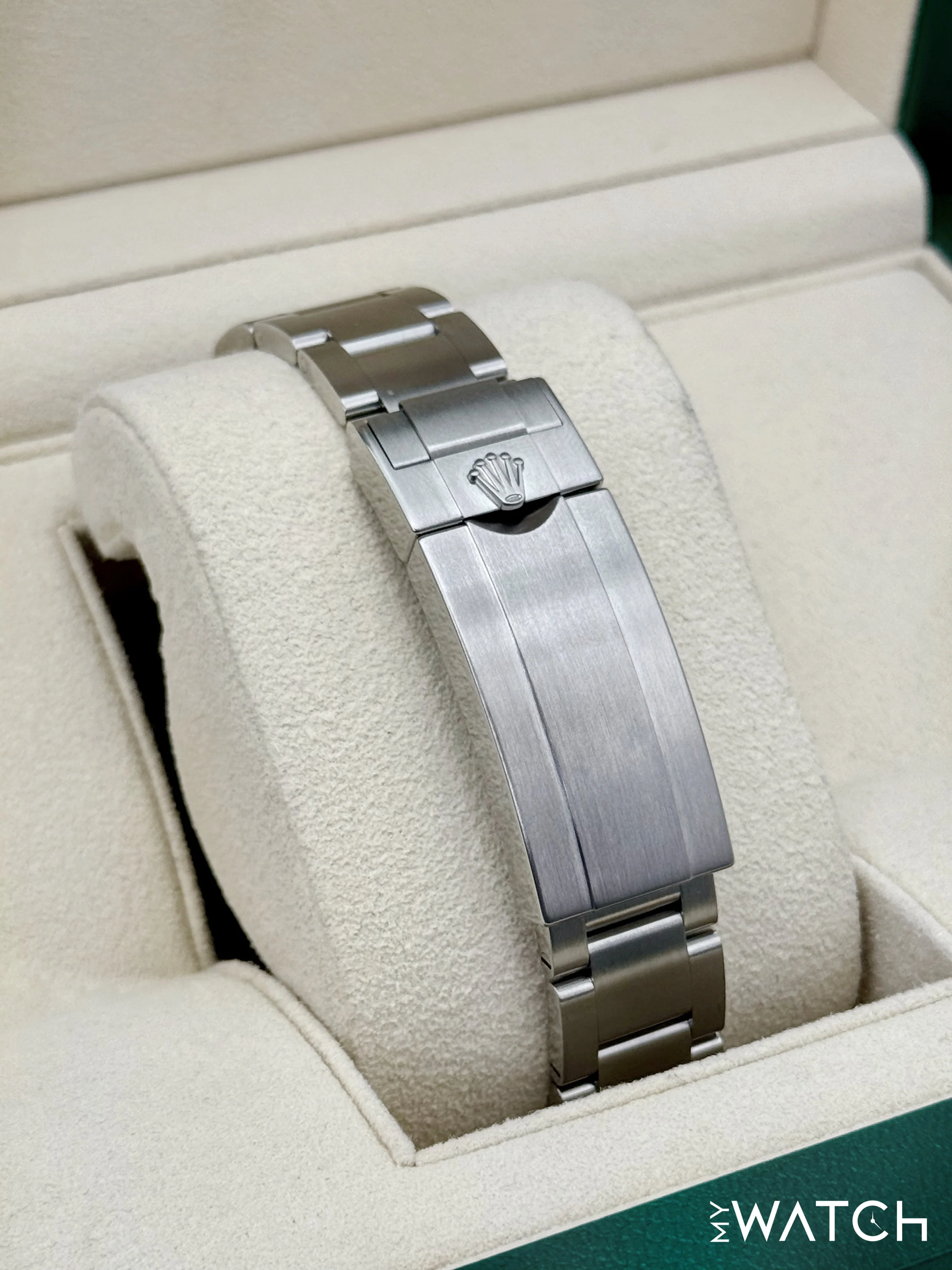 2020 Rolex Submariner “Hulk” 40mm 116610LV Green Dial - Image 2