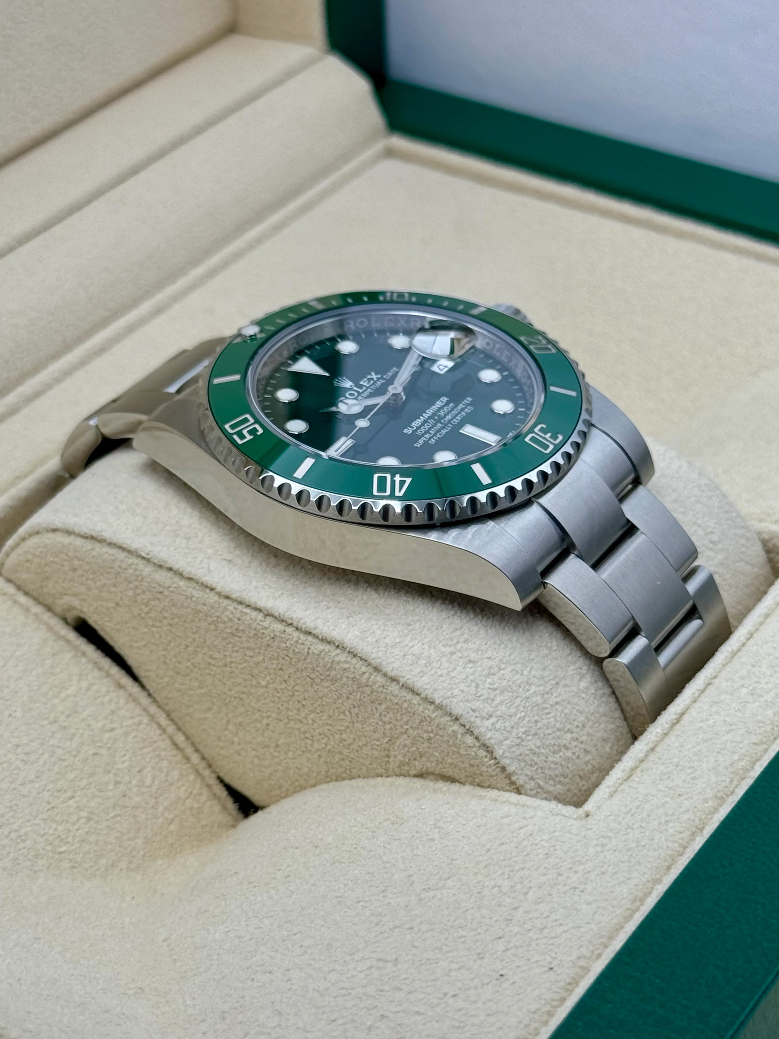 NEW 2020 Rolex Submariner "Hulk" 40mm 116610LV Green Dial - Image 6