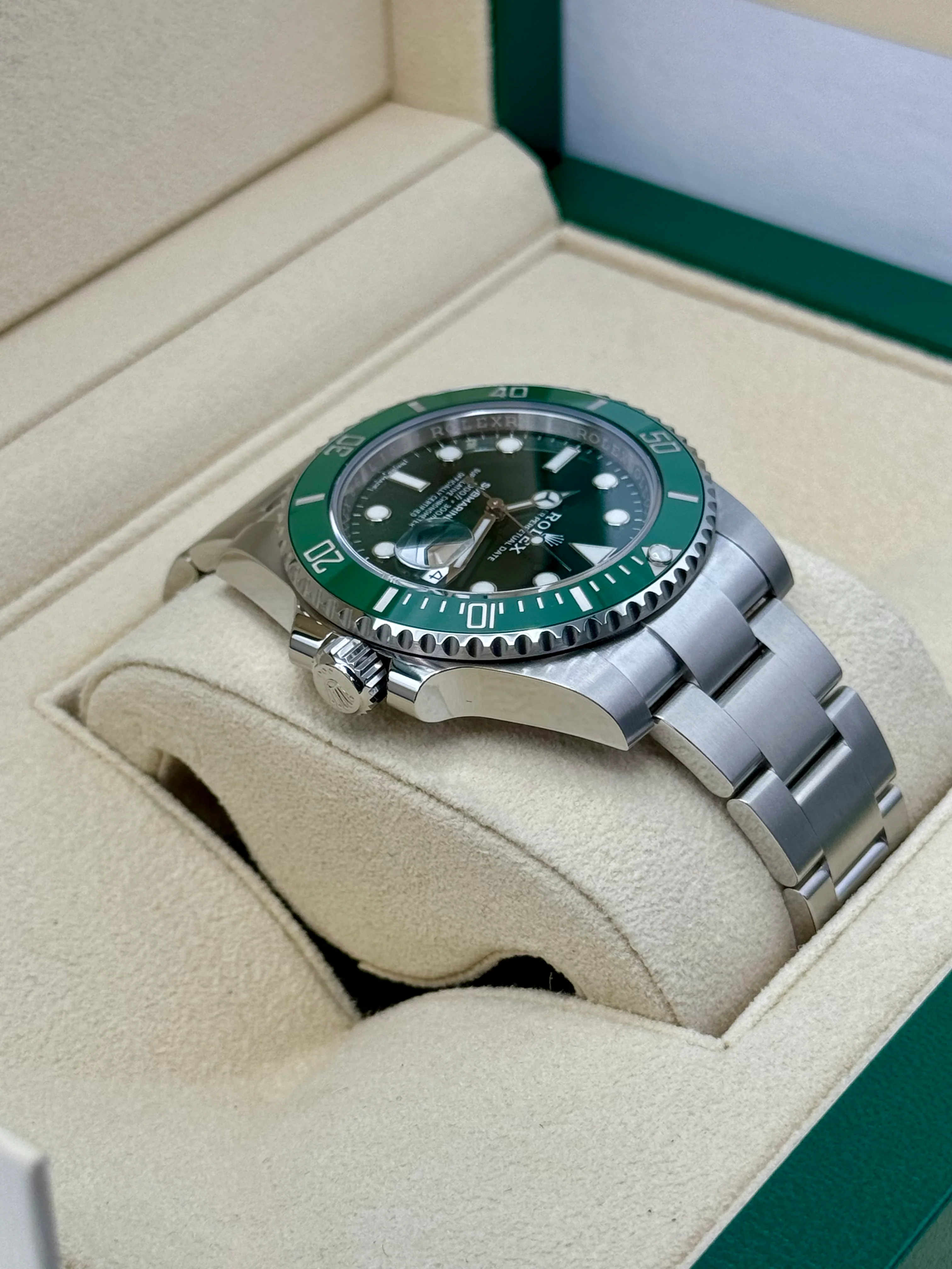 NEW 2020 Rolex Submariner "Hulk" 40mm 116610LV Green Dial - Image 8