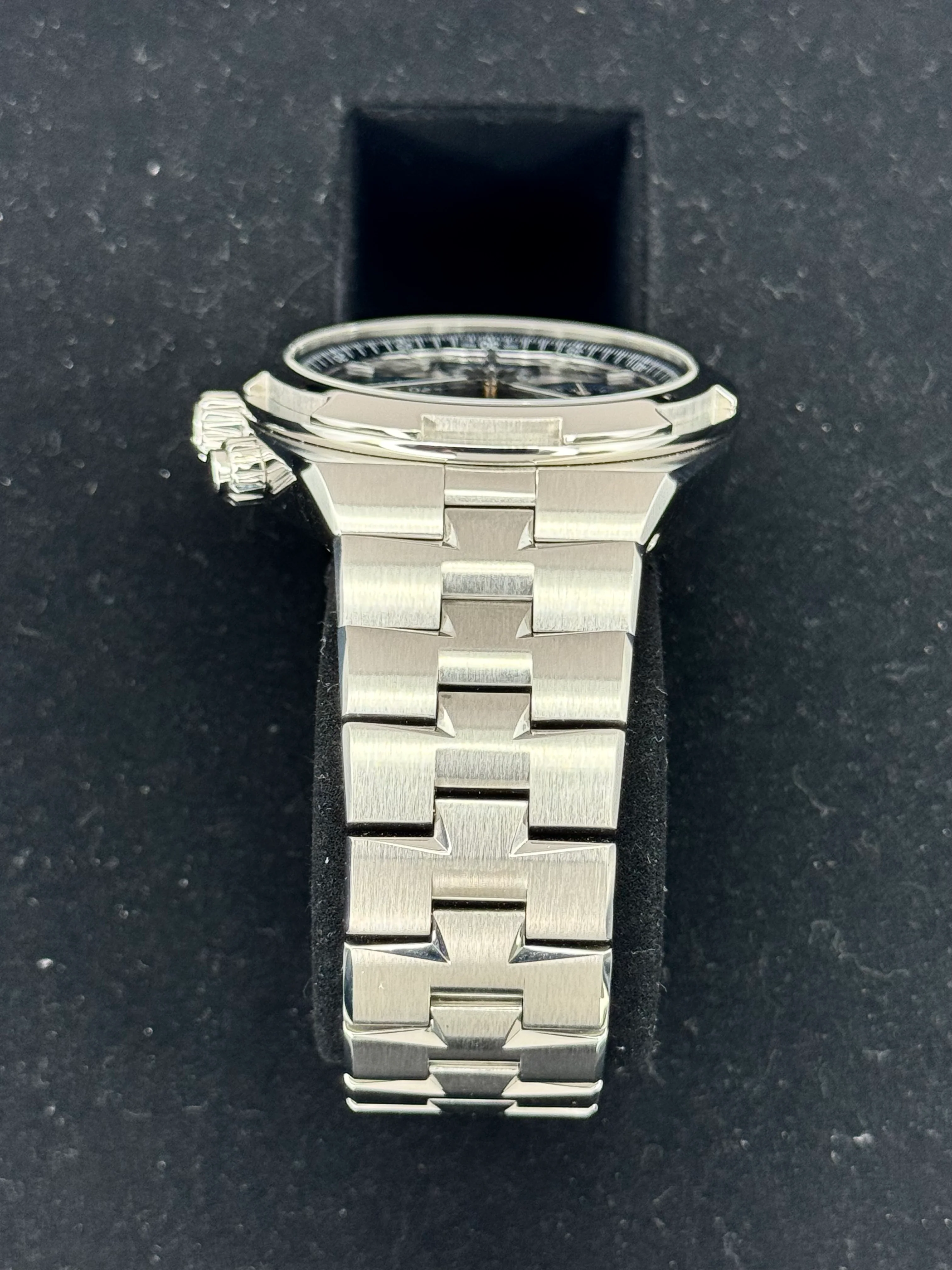 2020 Vacheron Constantin Overseas 42.5mm 5500V Stainless Blue Dial - Image 4