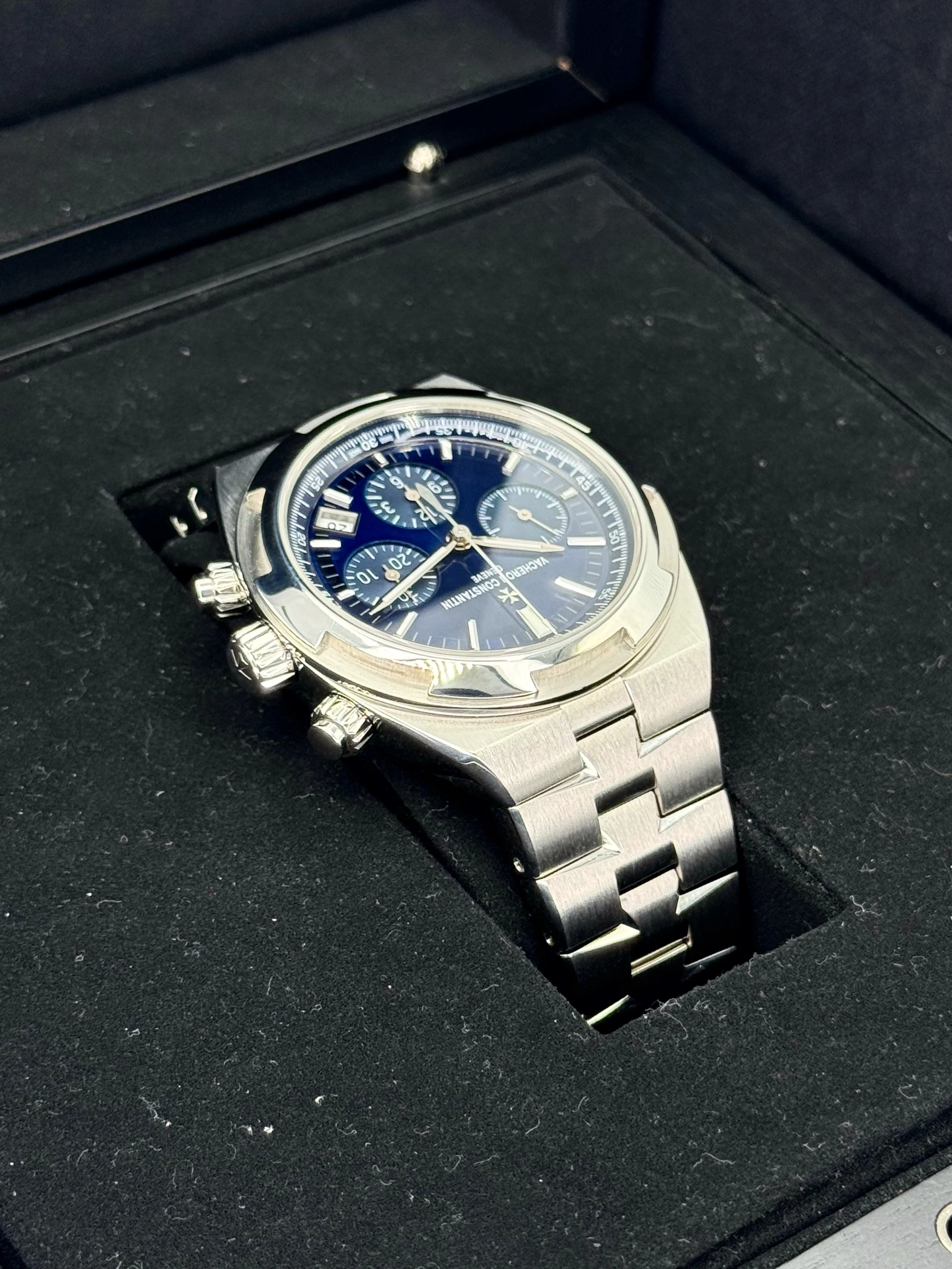 2020 Vacheron Constantin Overseas 42.5mm 5500V Stainless Blue Dial - Image 7