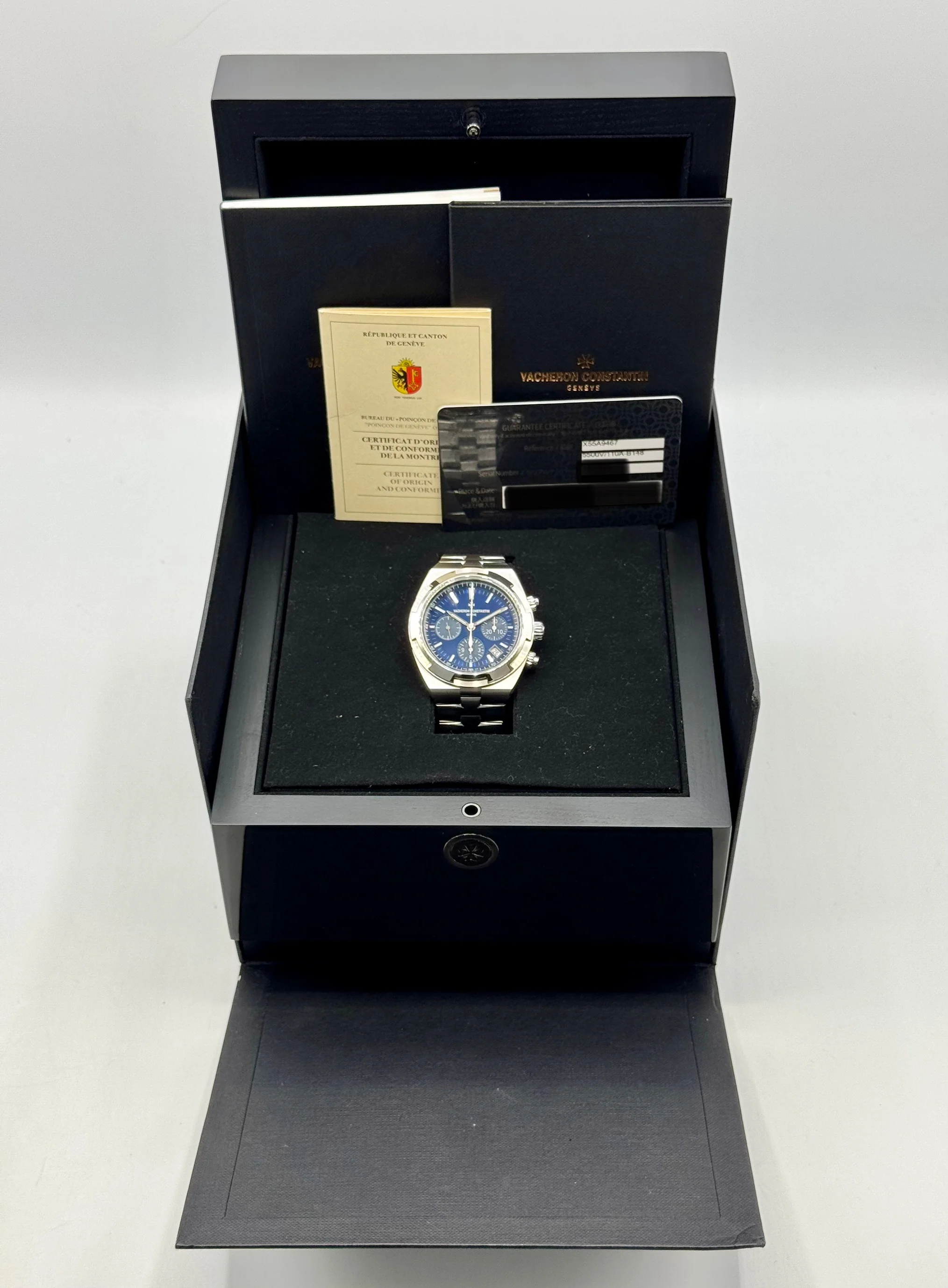 2020 Vacheron Constantin Overseas 42.5mm 5500V Stainless Blue Dial - Image 9