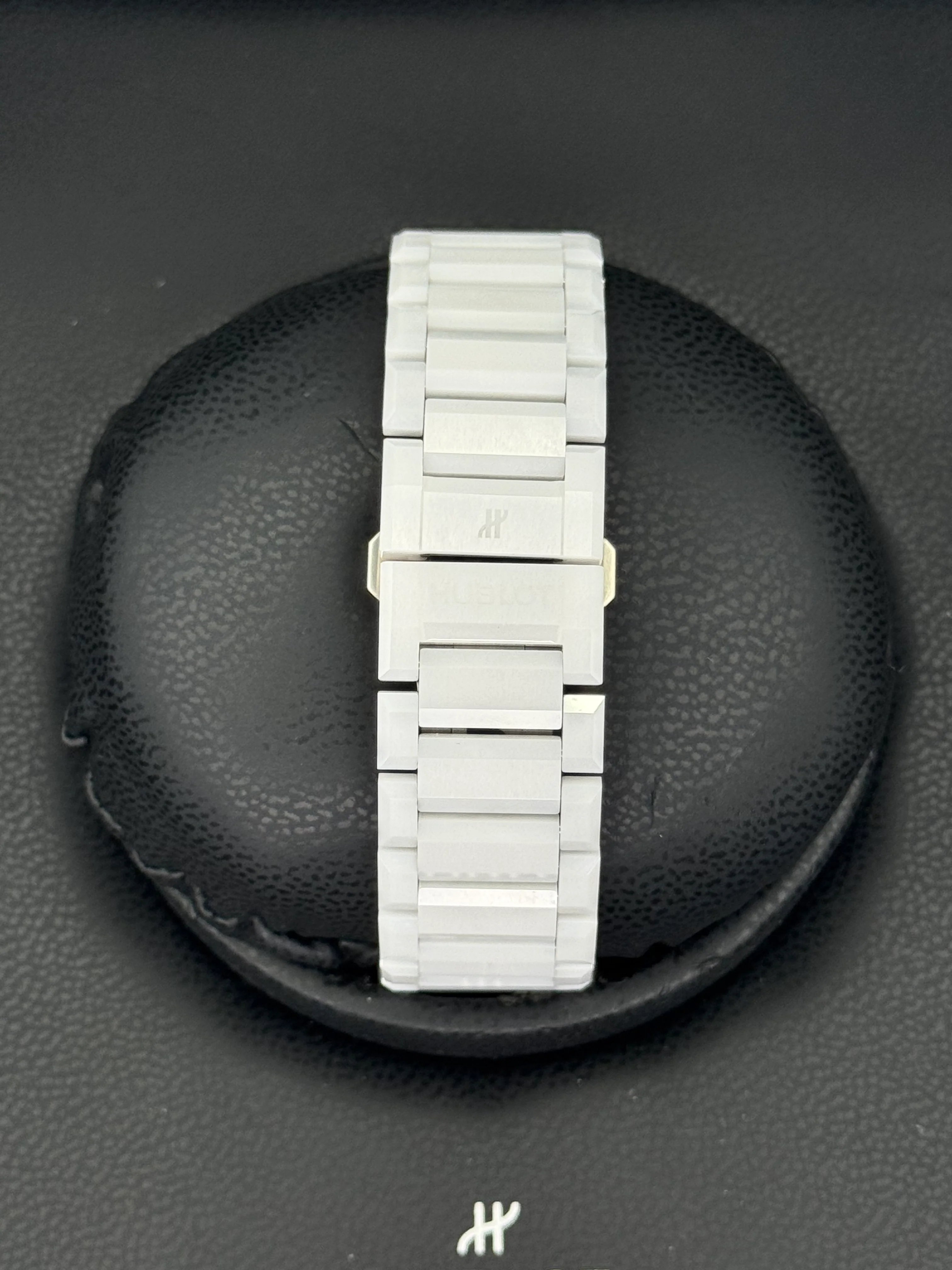 2021 Hublot Big Bang Integrated 42mm 451.HX.1123.HX White Ceramic - Image 2