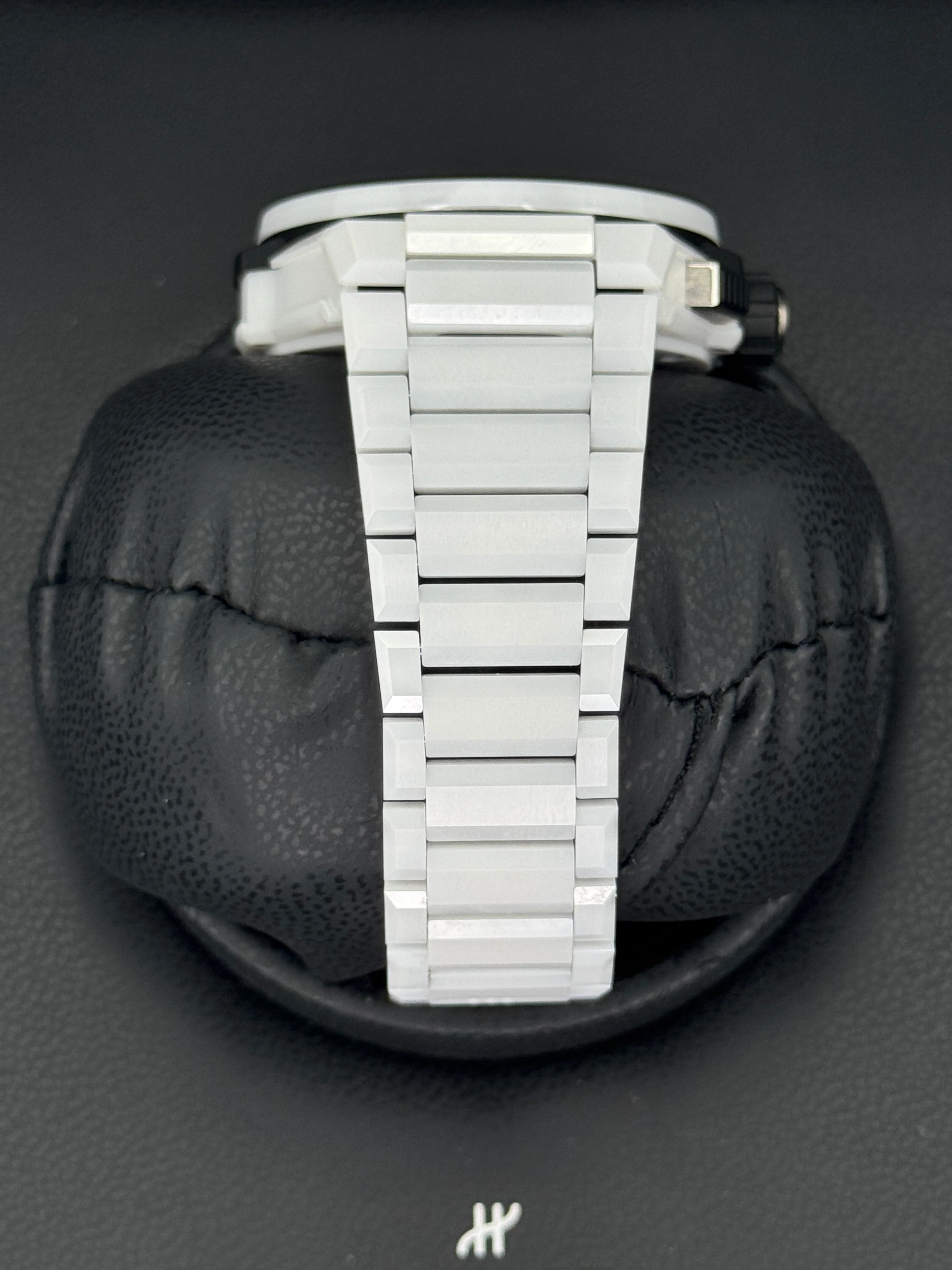 2021 Hublot Big Bang Integrated 42mm 451.HX.1123.HX White Ceramic - Image 3