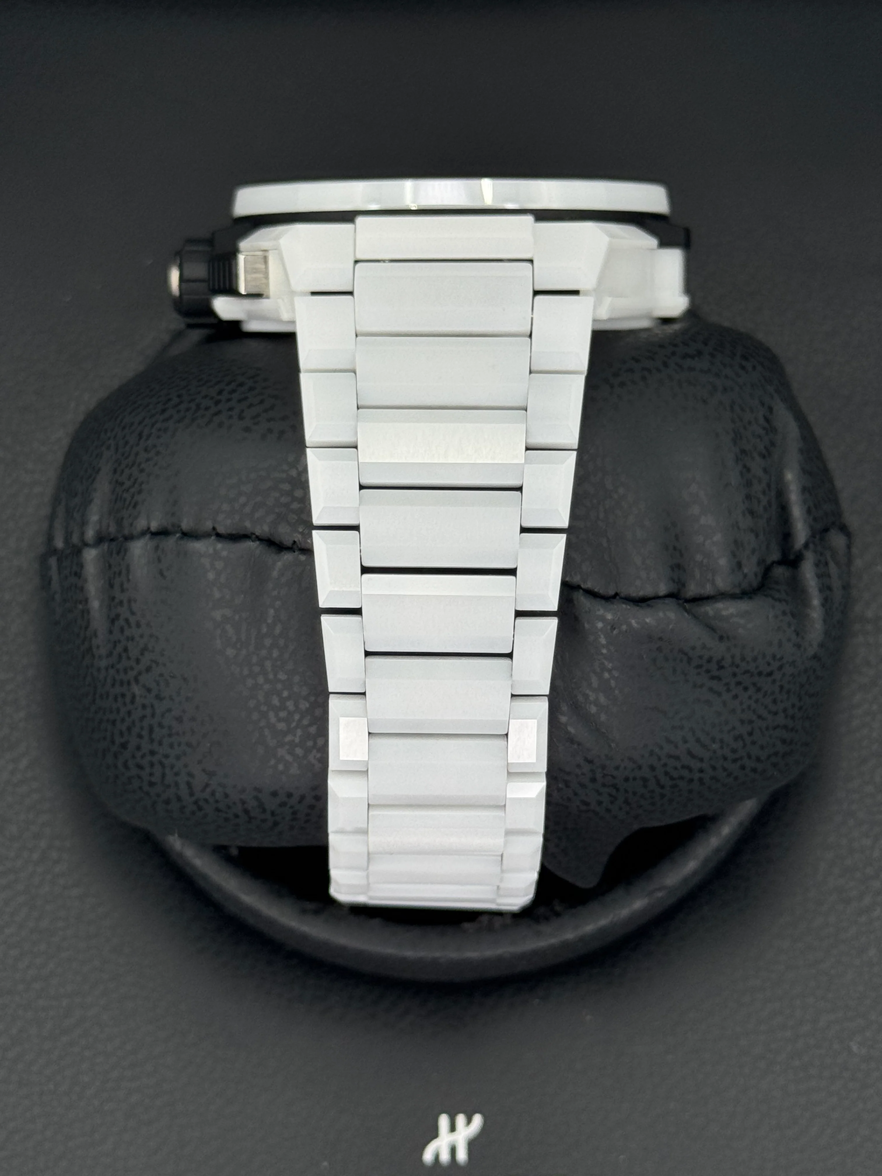 2021 Hublot Big Bang Integrated 42mm 451.HX.1123.HX White Ceramic - Image 4