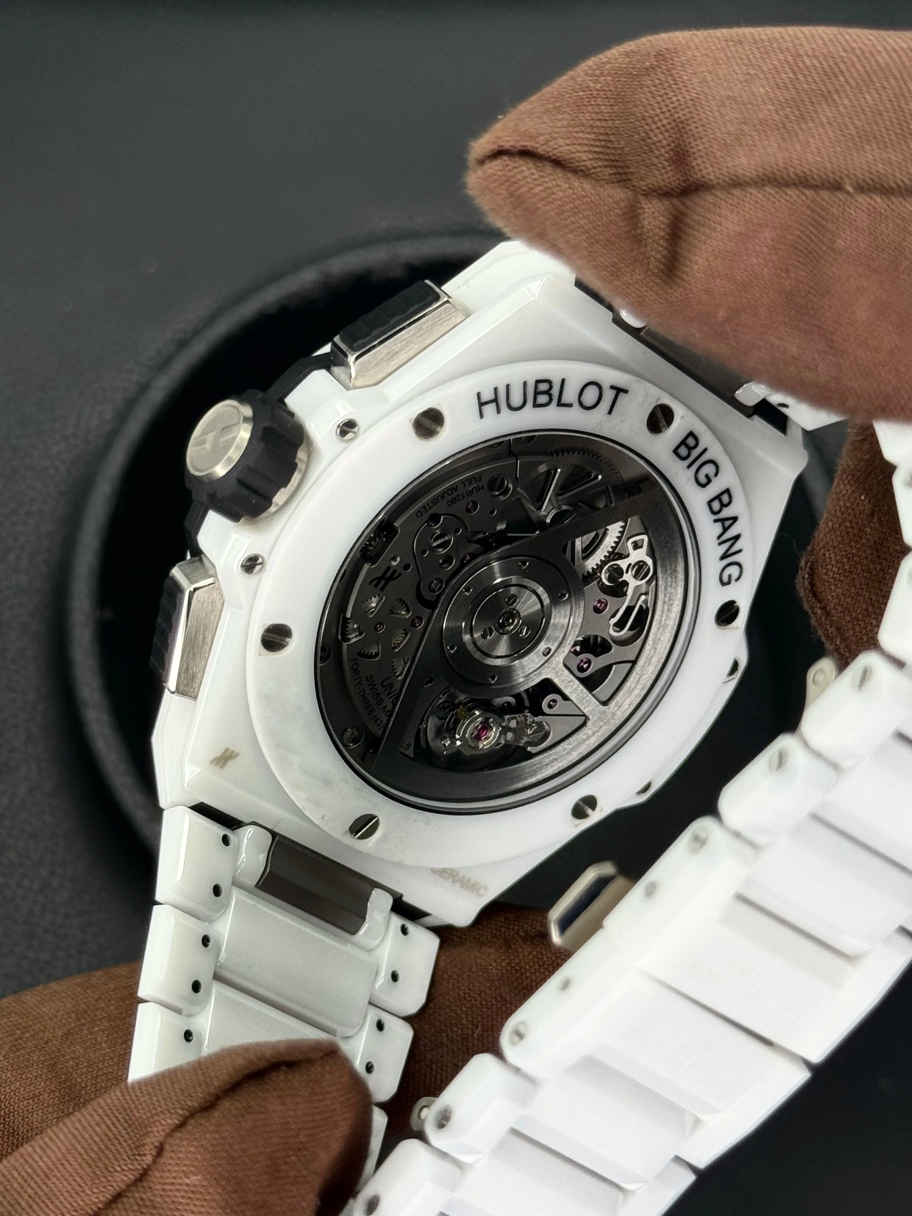 2021 Hublot Big Bang Integrated 42mm 451.HX.1123.HX White Ceramic - Image 9