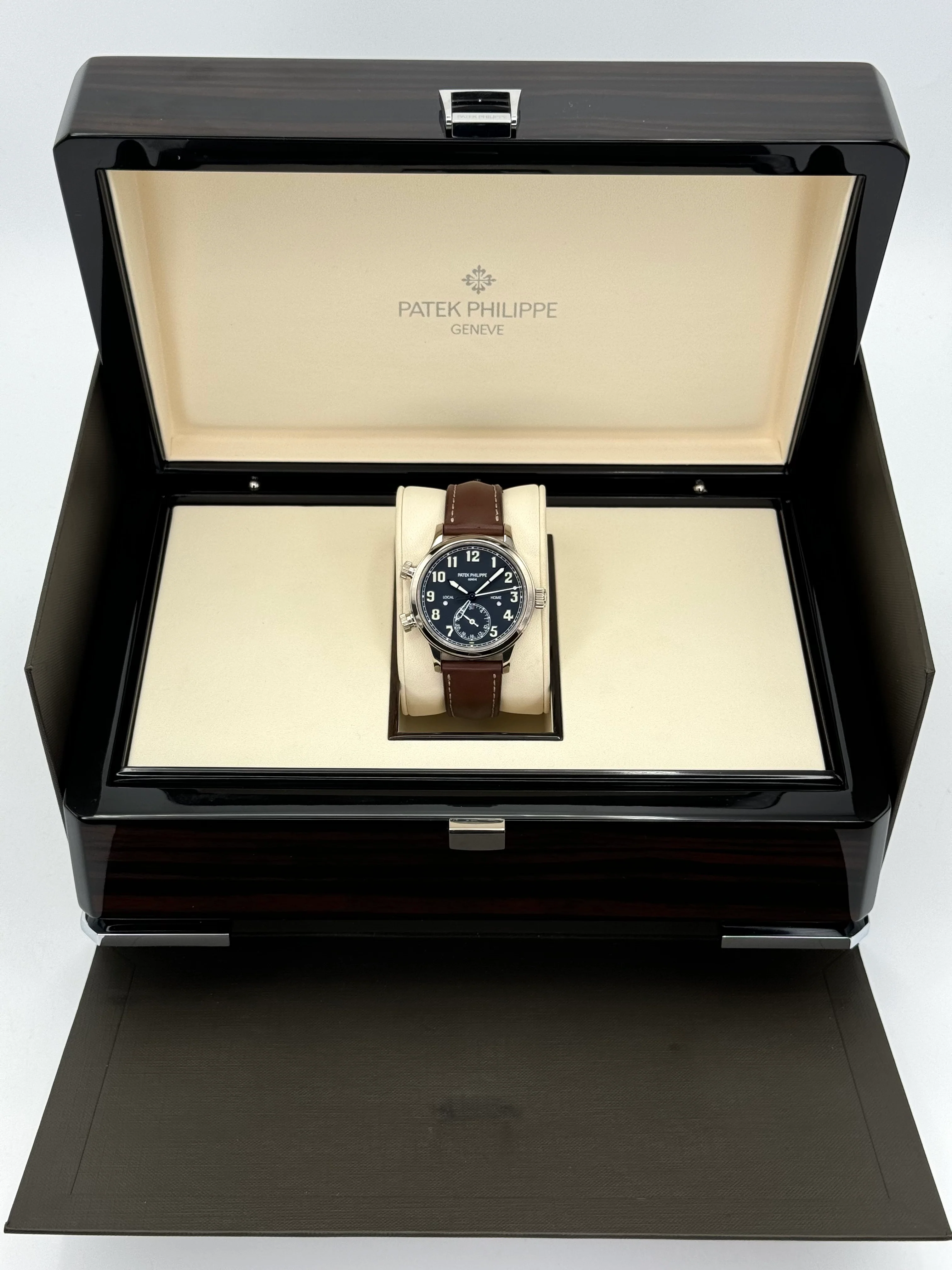 2021 Patek Philippe 37.5mm 7234G Calatrava Pilot Travel Time White Gold - Image 13