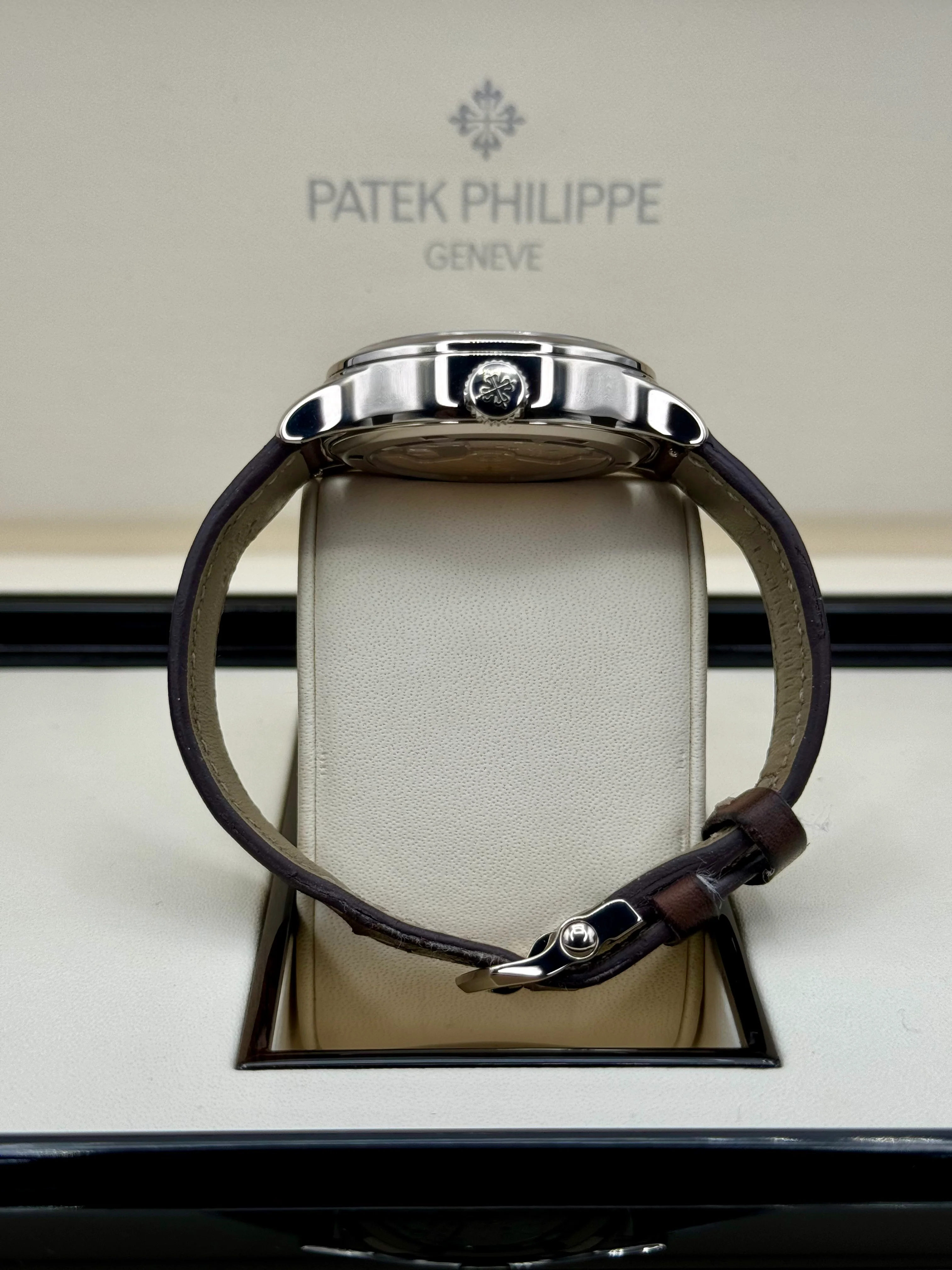 2021 Patek Philippe 37.5mm 7234G Calatrava Pilot Travel Time White Gold - Image 9