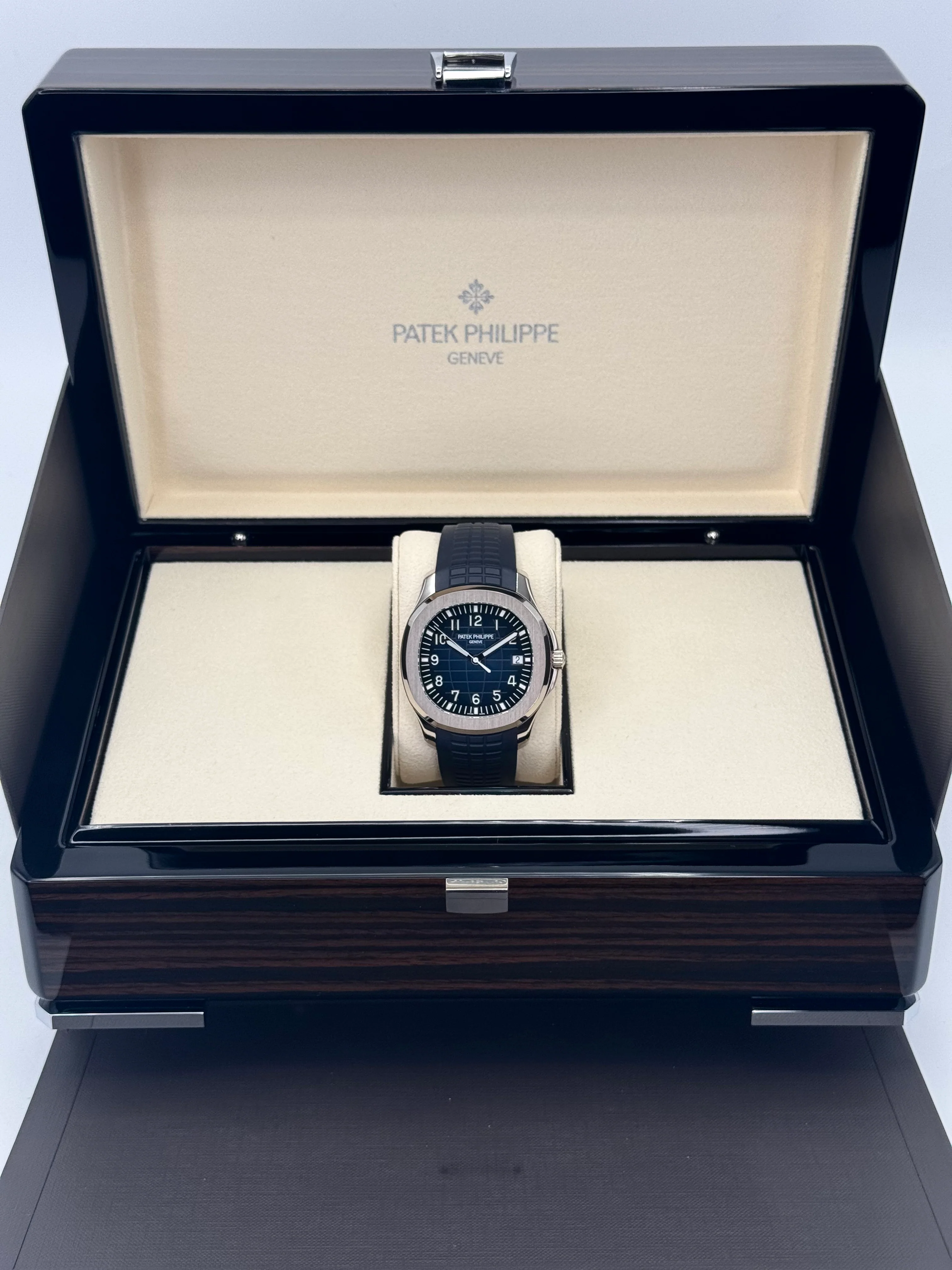 2021 Patek Philippe Aquanaut 5168G 42.2mm White Gold Blue Dial - Image 10