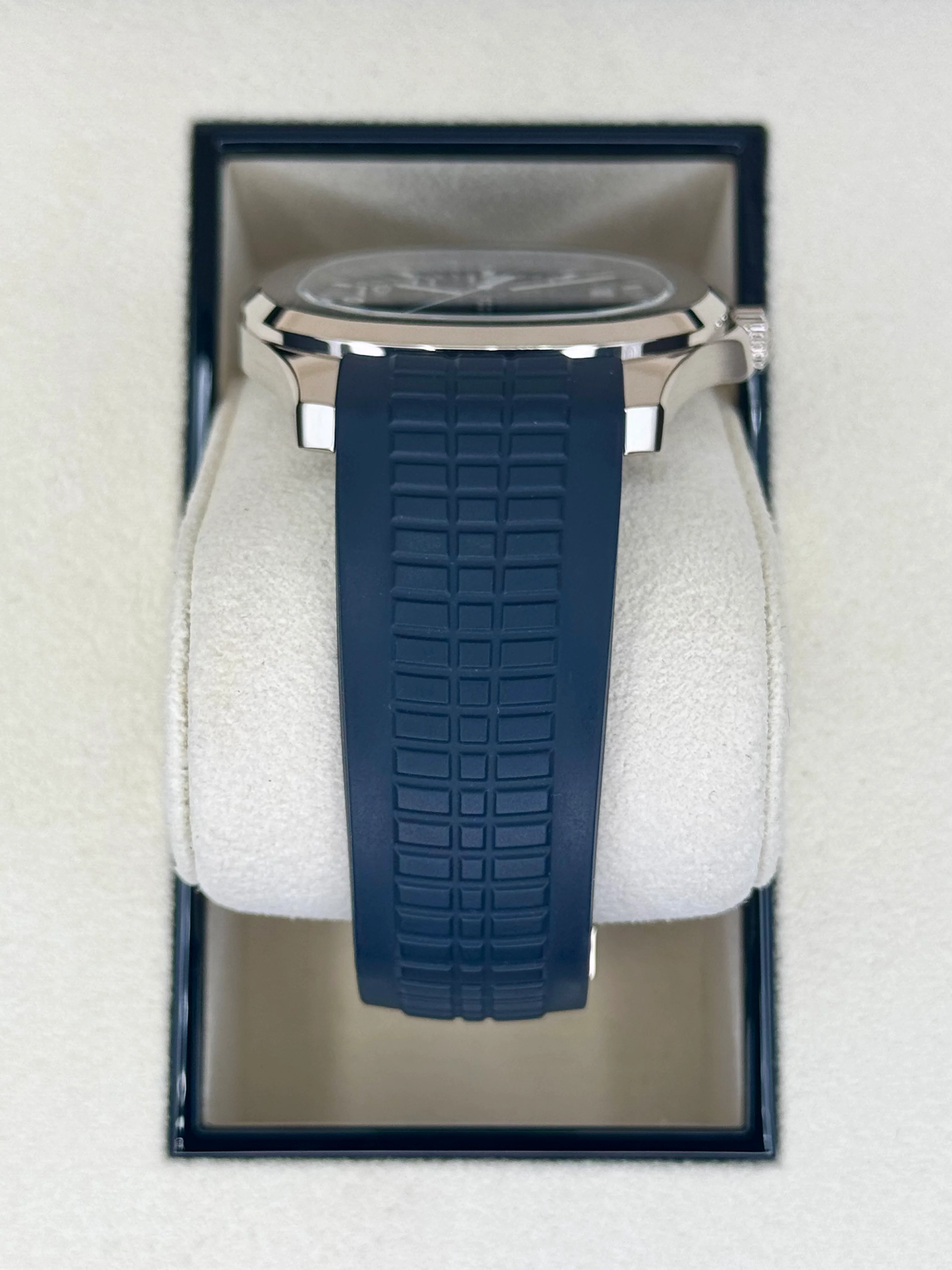 2021 Patek Philippe Aquanaut 5168G 42.2mm White Gold Blue Dial - Image 3