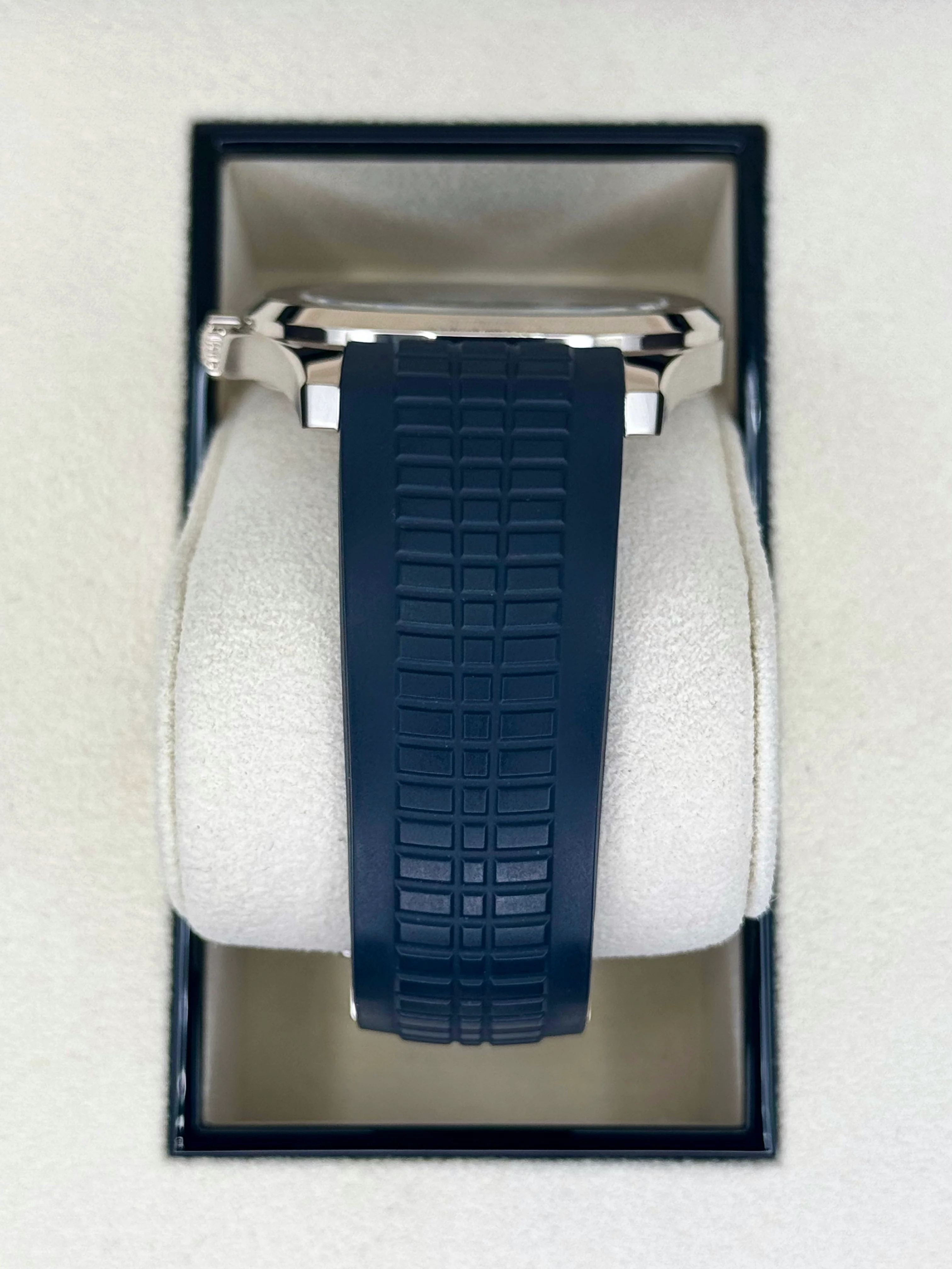 2021 Patek Philippe Aquanaut 5168G 42.2mm White Gold Blue Dial - Image 4