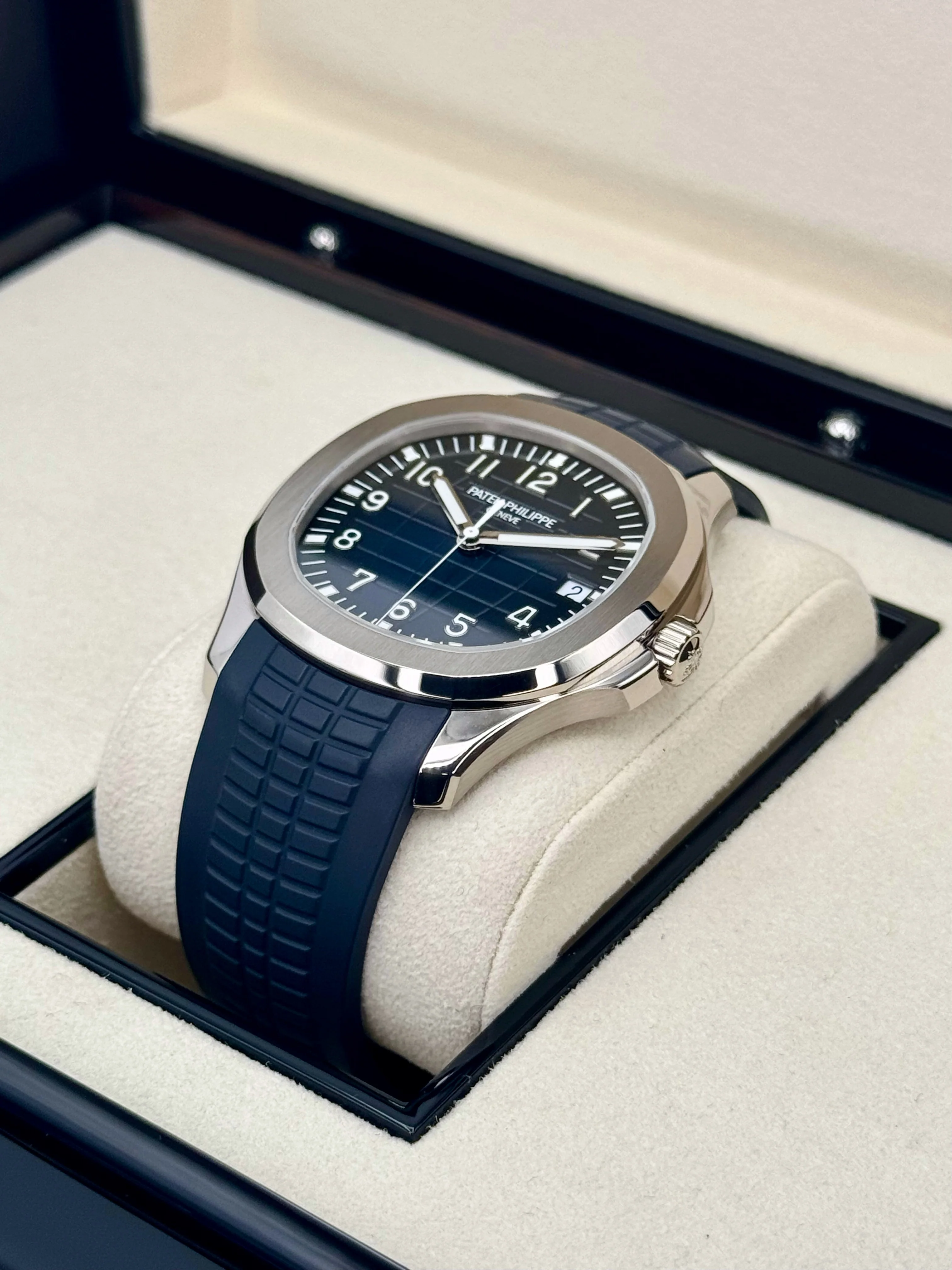 2021 Patek Philippe Aquanaut 5168G 42.2mm White Gold Blue Dial - Image 5