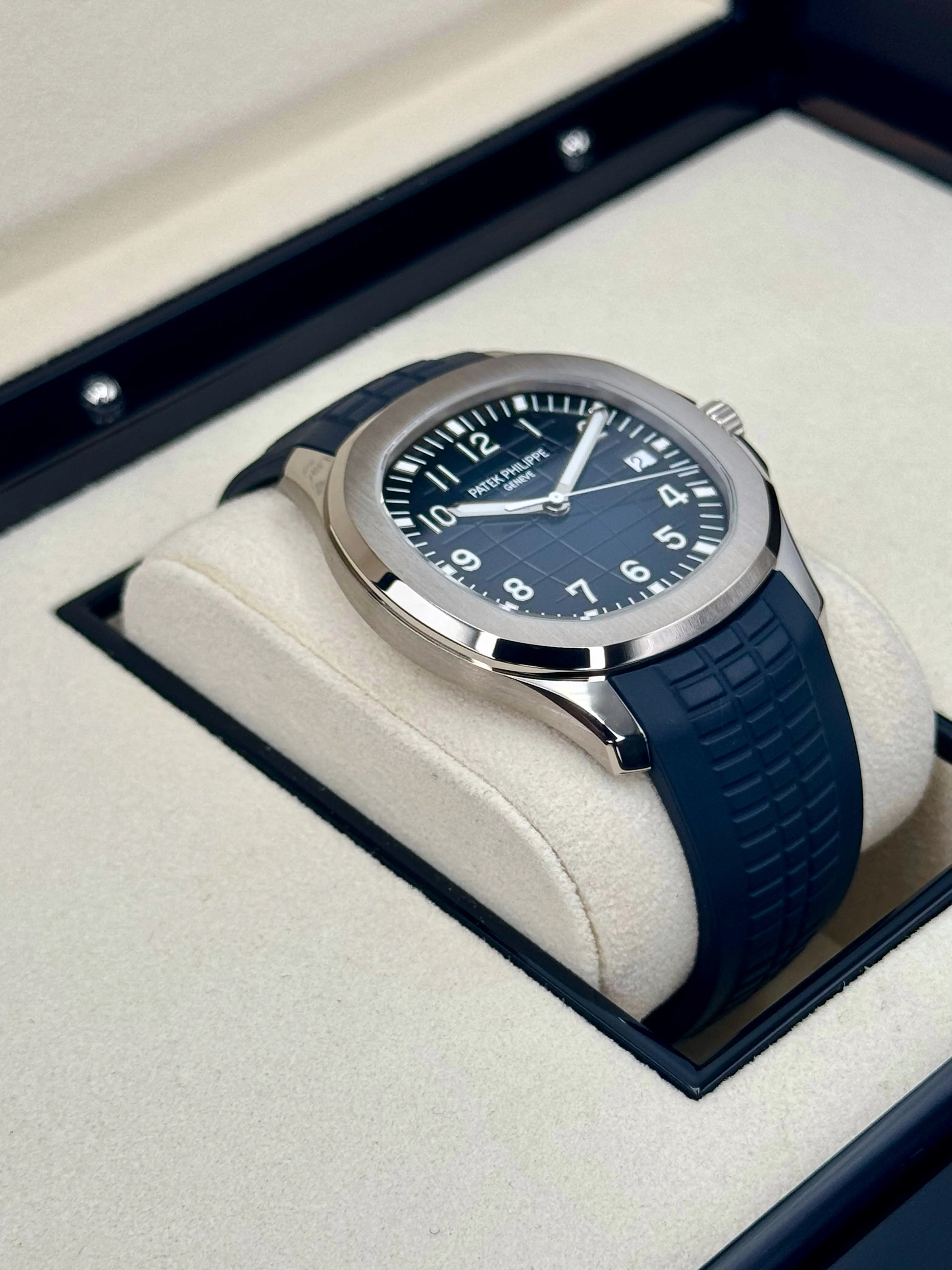 2021 Patek Philippe Aquanaut 5168G 42.2mm White Gold Blue Dial - Image 6