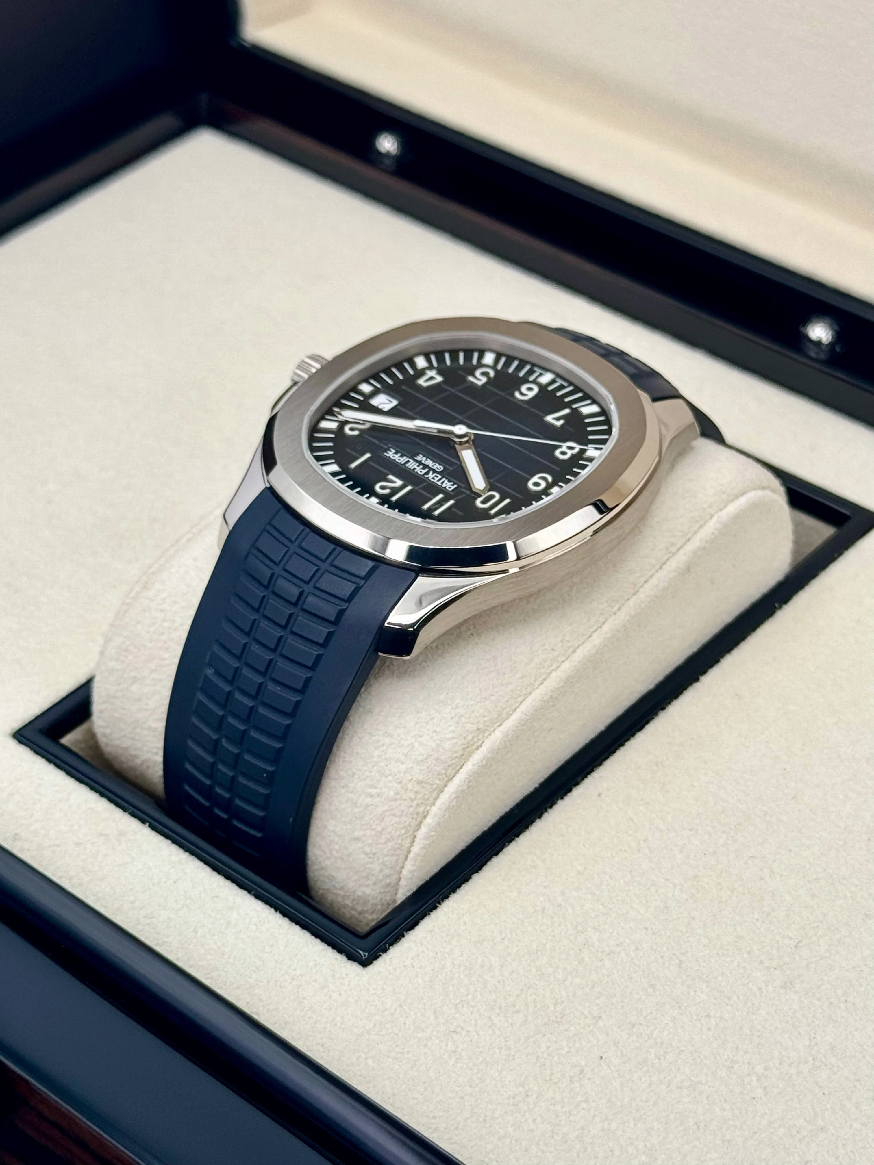 2021 Patek Philippe Aquanaut 5168G 42.2mm White Gold Blue Dial - Image 7