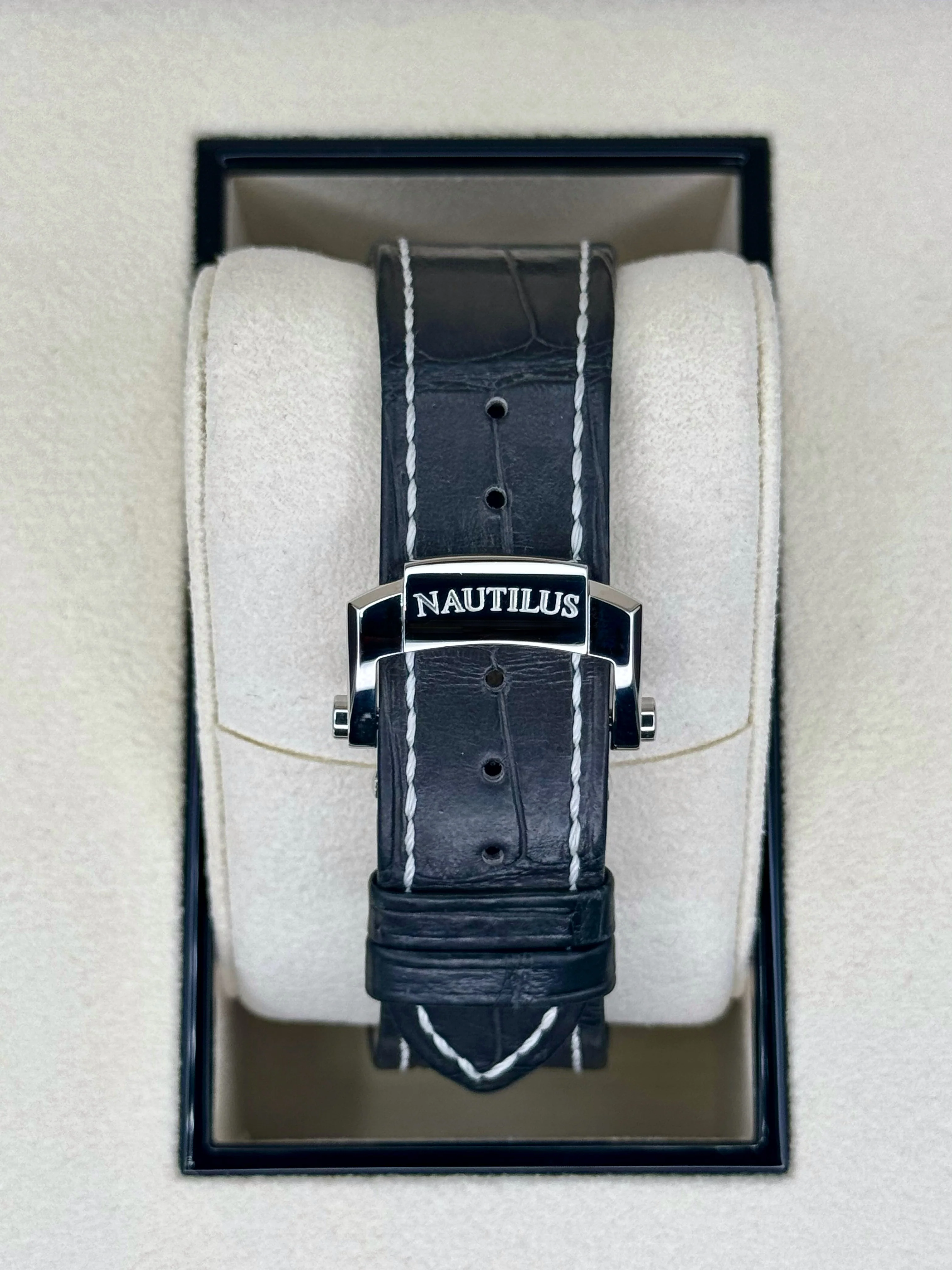 2021 Patek Philippe Nautilus 40.5mm 5726A Black Dial - Image 2