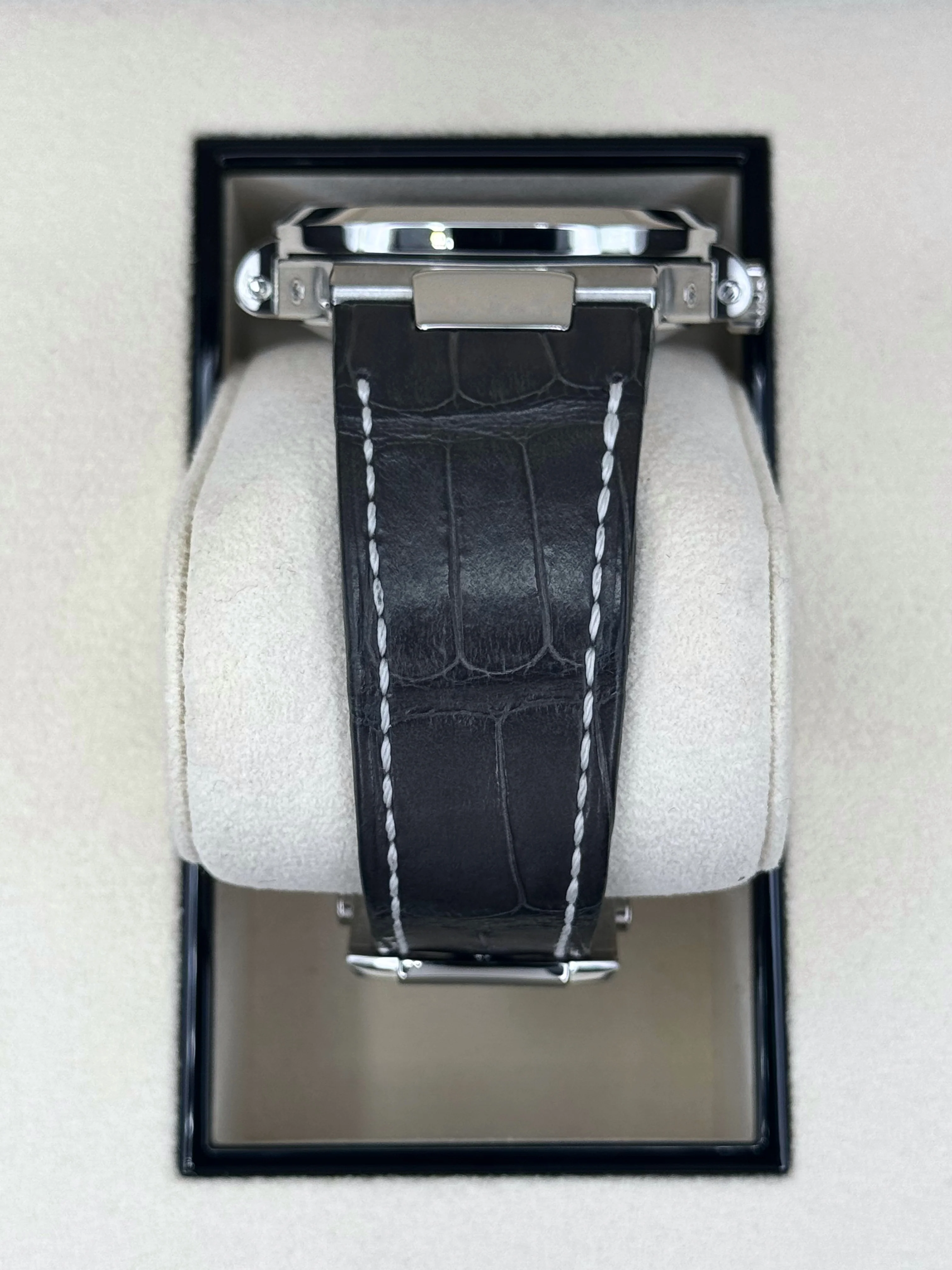 2021 Patek Philippe Nautilus 40.5mm 5726A Black Dial - Image 3