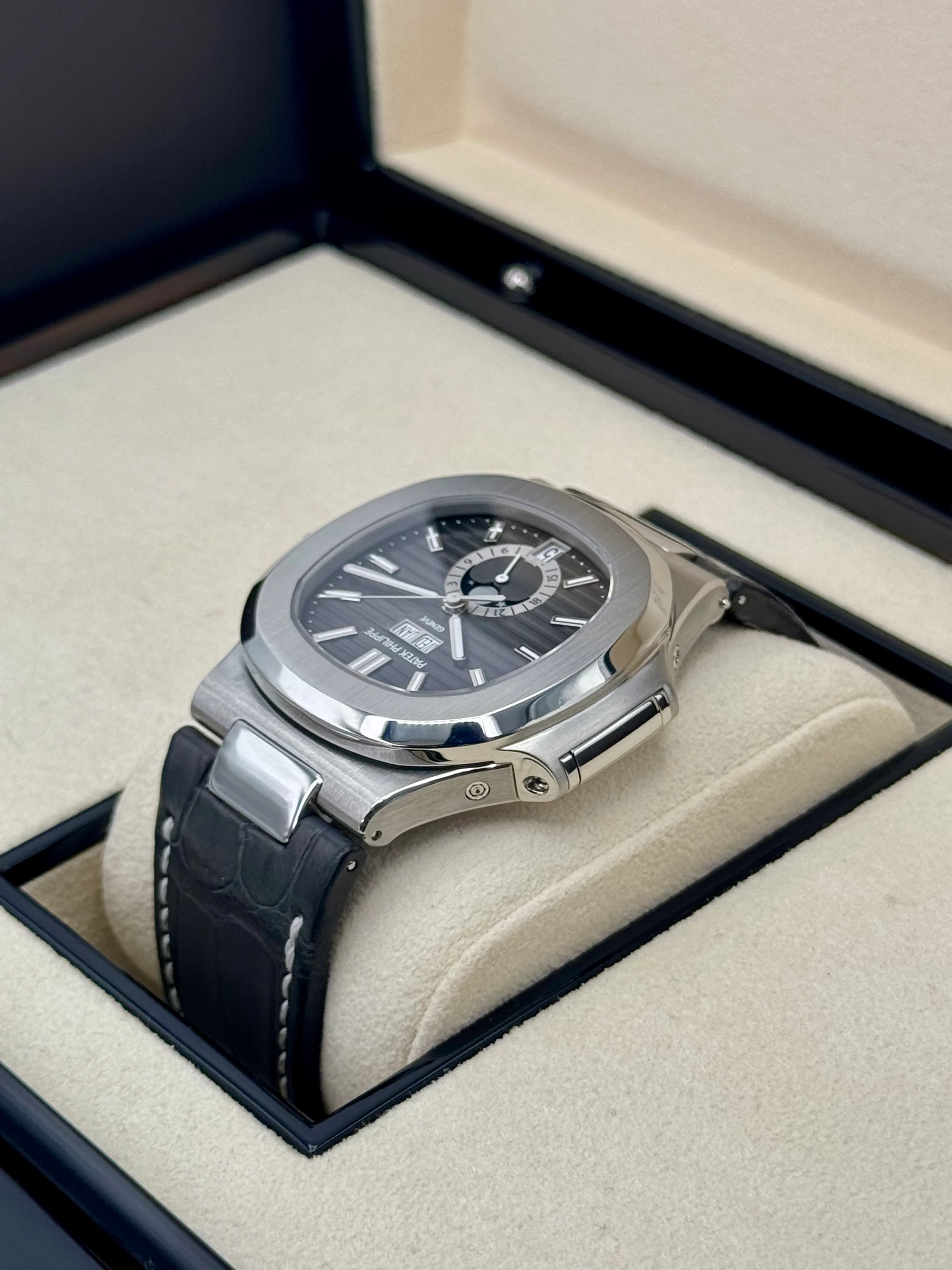 2021 Patek Philippe Nautilus 40.5mm 5726A Black Dial - Image 7