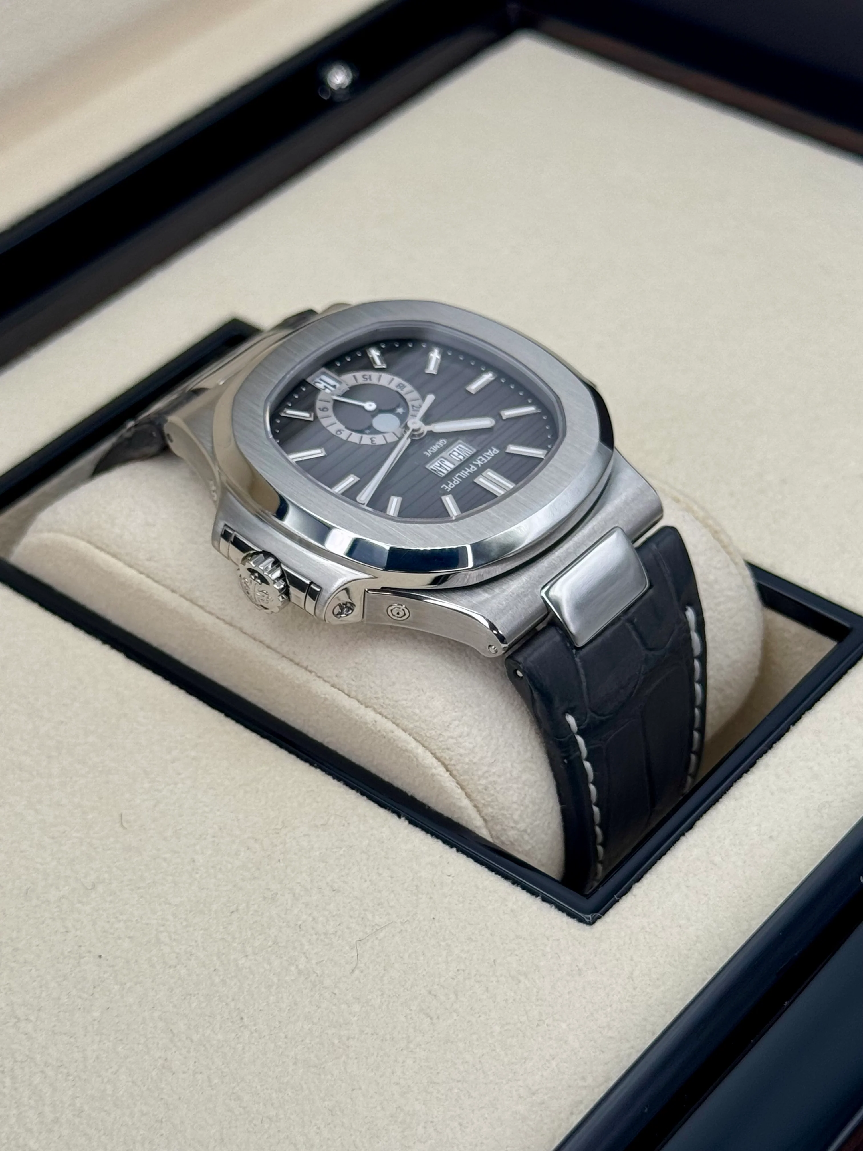 2021 Patek Philippe Nautilus 40.5mm 5726A Black Dial - Image 8