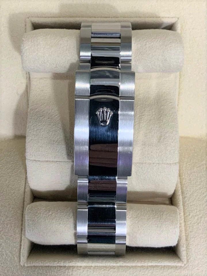 2021 Rolex Datejust 41mm 126300 Oyster Black Dial - Image 4