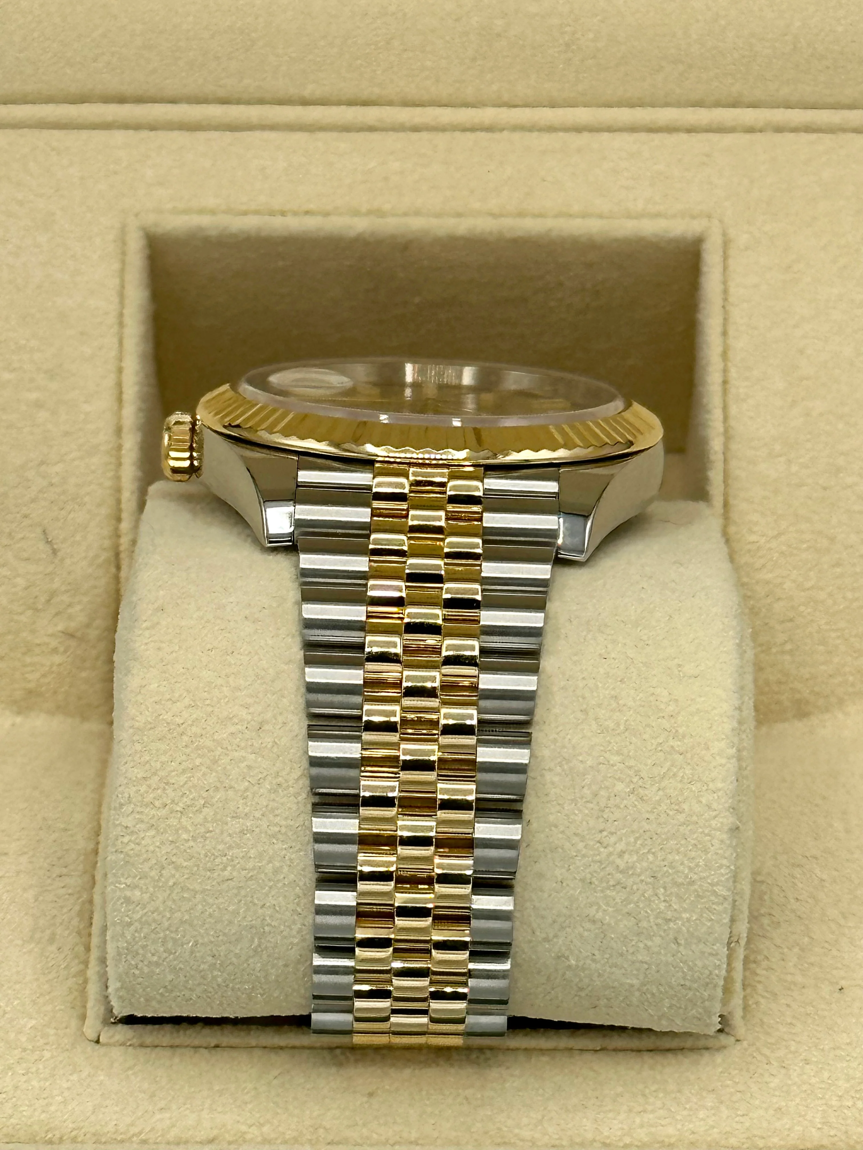 2021 Rolex Datejust 41mm 126333 Two-Tone Jubilee Champagne Stick Dial - Image 4