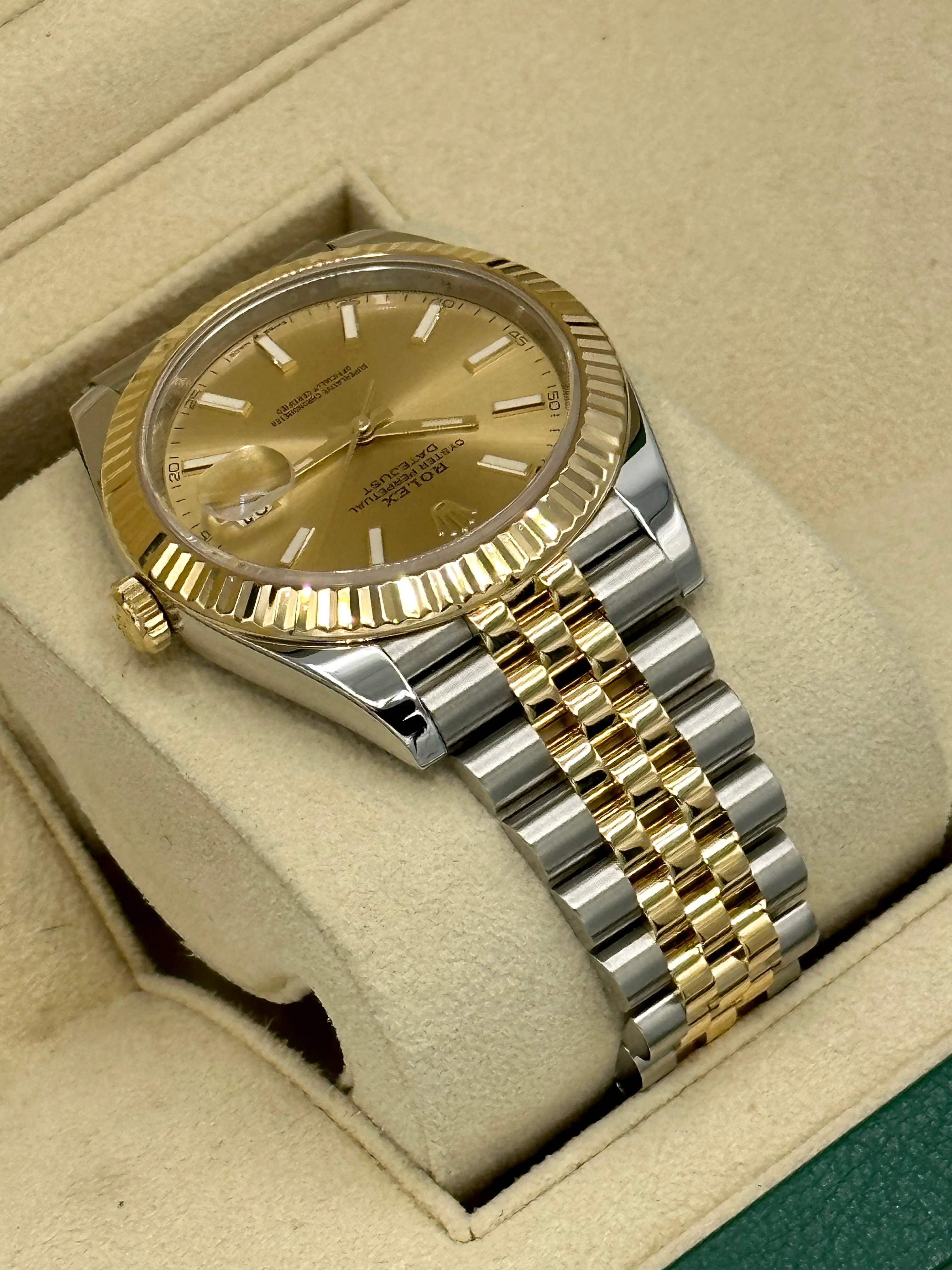 2021 Rolex Datejust 41mm 126333 Two-Tone Jubilee Champagne Stick Dial - Image 6