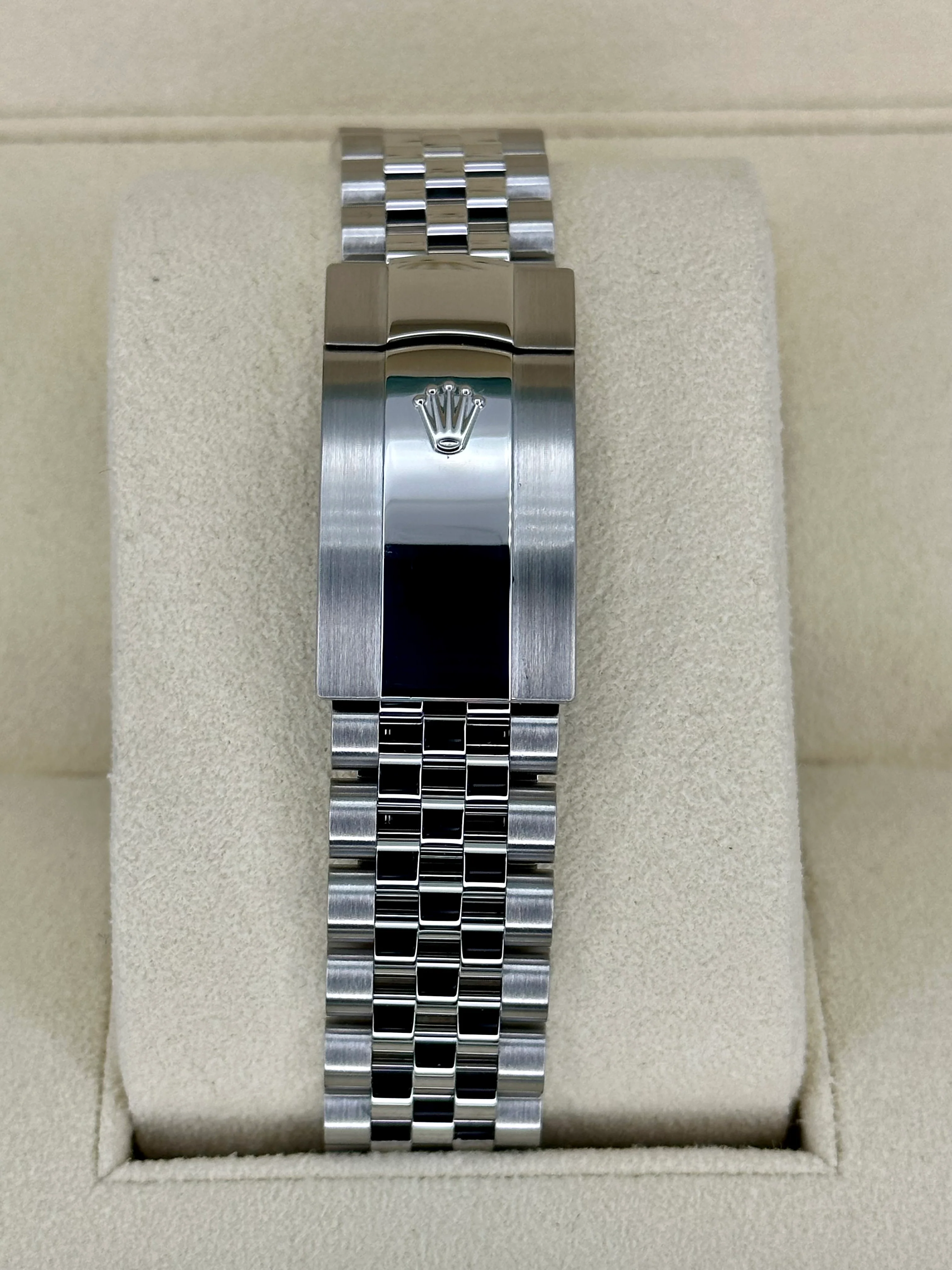 2021 Rolex Datejust 41mm 126334 Jubilee Black Diamond Dial - Image 2