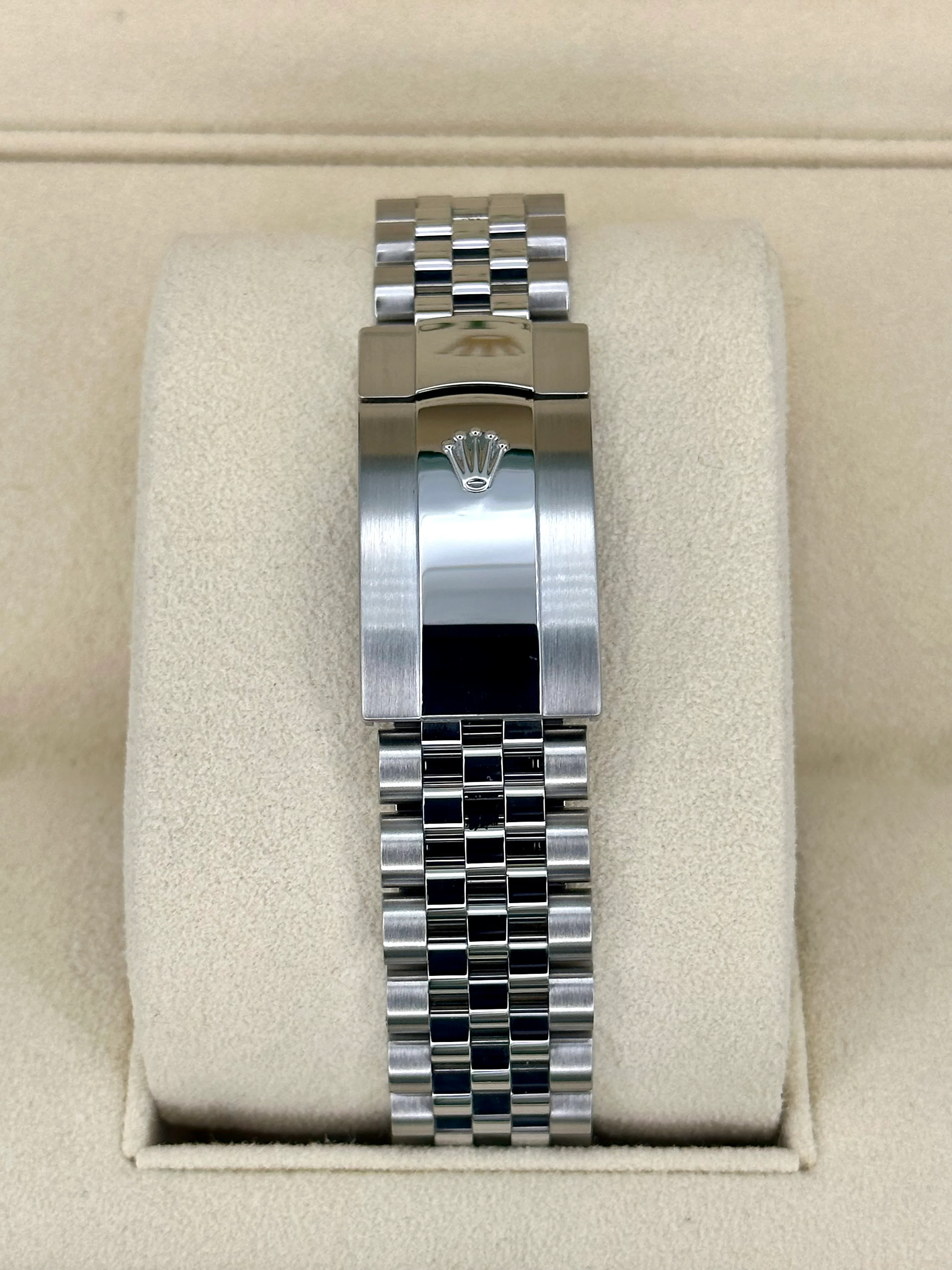 2021 Rolex Datejust 41mm 126334 Stainless Steel Jubilee Black Stick Dial - Image 2