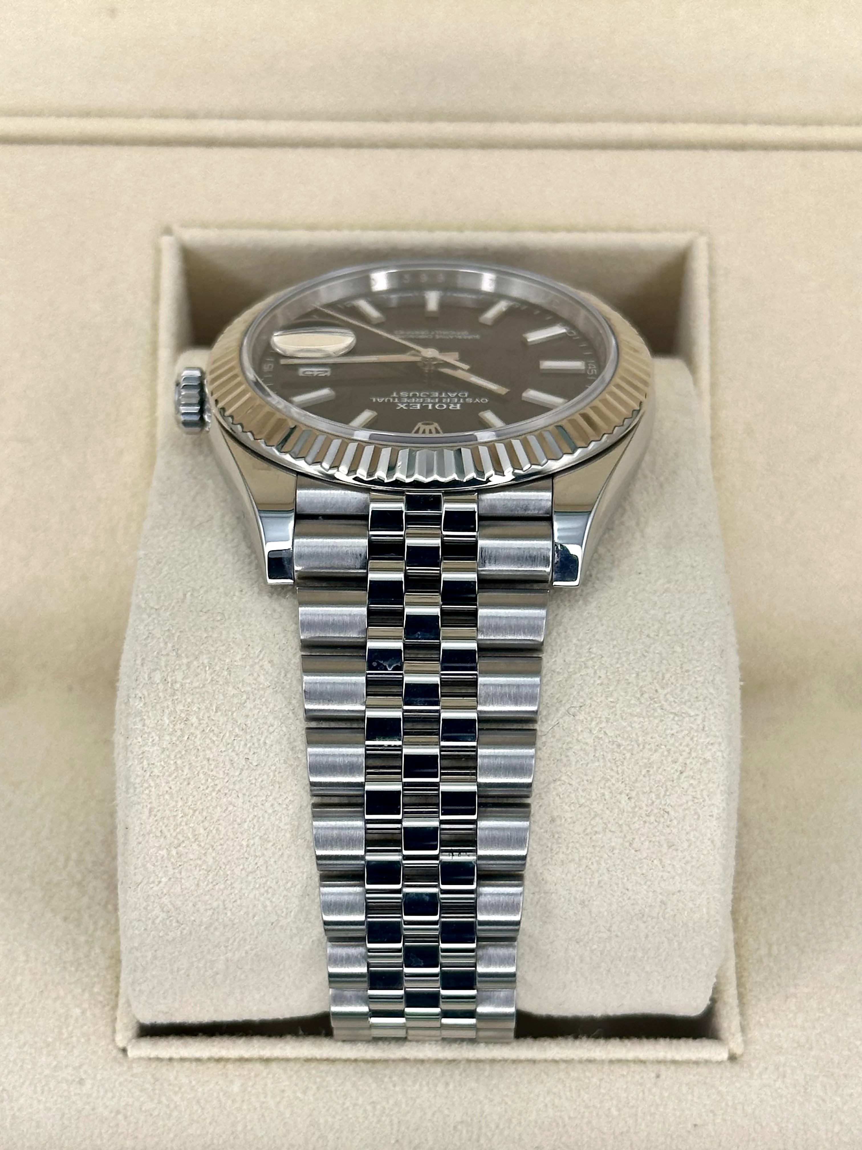 2021 Rolex Datejust 41mm 126334 Stainless Steel Jubilee Black Stick Dial - Image 4