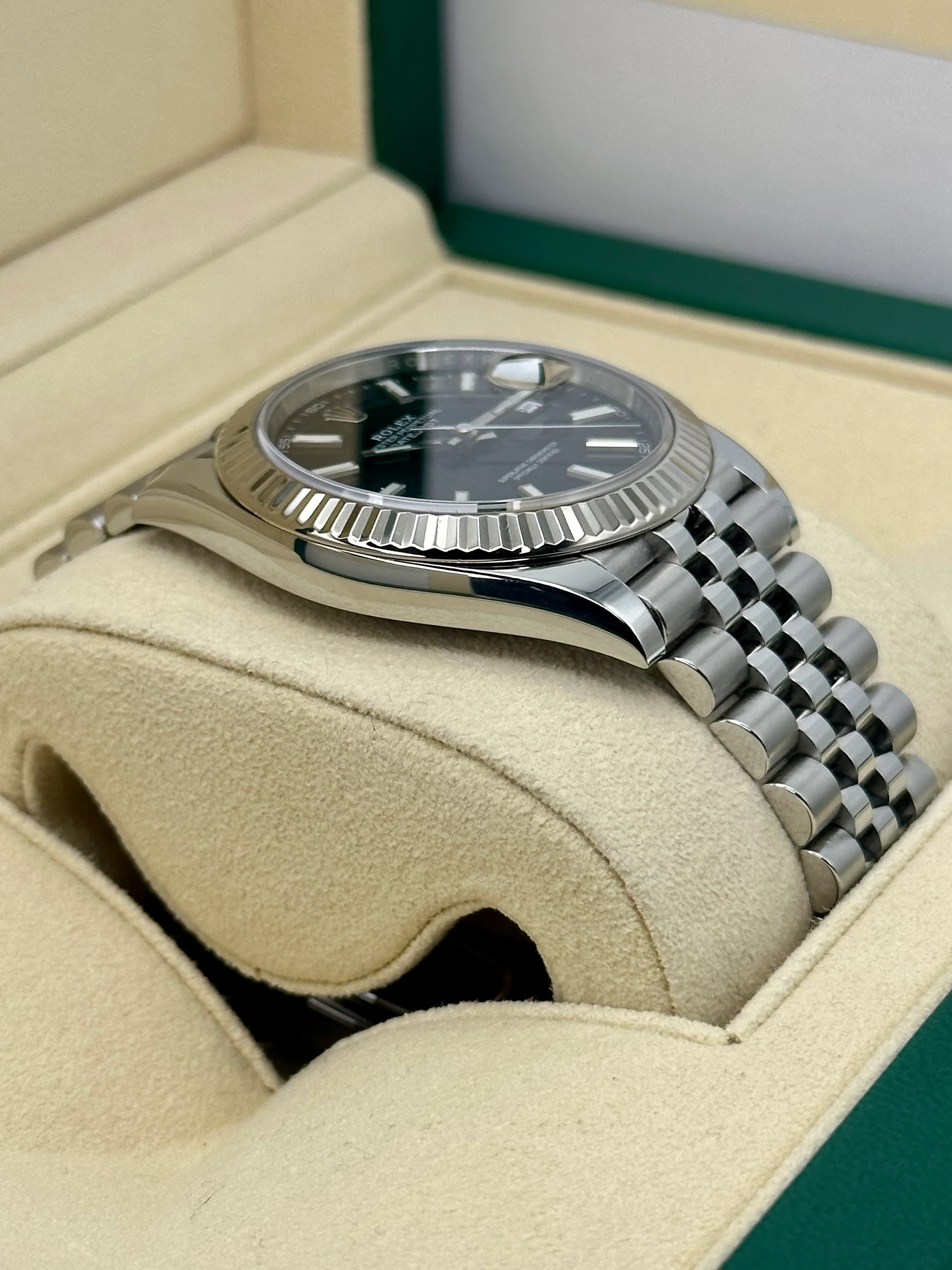 2021 Rolex Datejust 41mm 126334 Stainless Steel Jubilee Black Stick Dial - Image 6