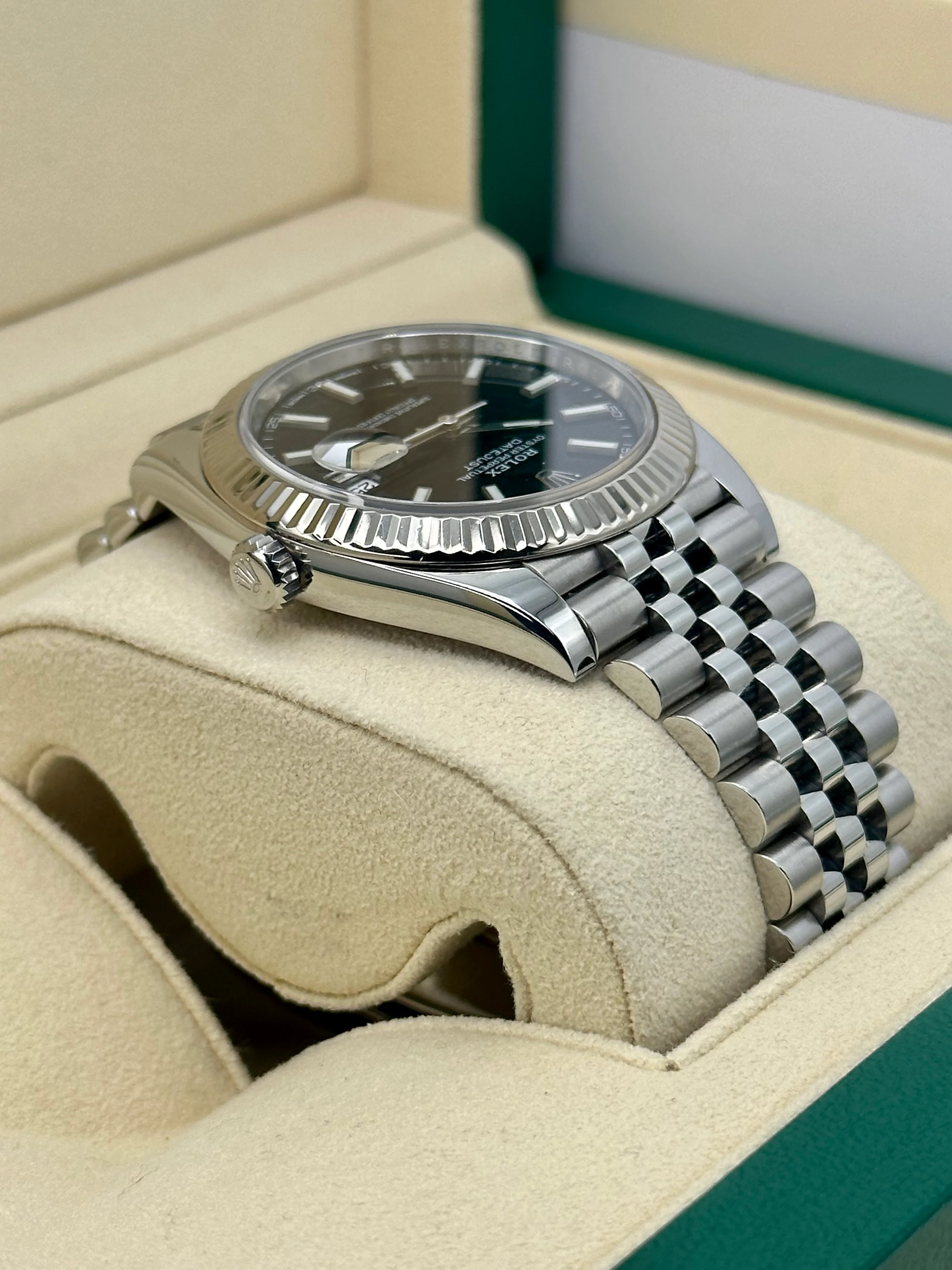 2021 Rolex Datejust 41mm 126334 Stainless Steel Jubilee Black Stick Dial - Image 8
