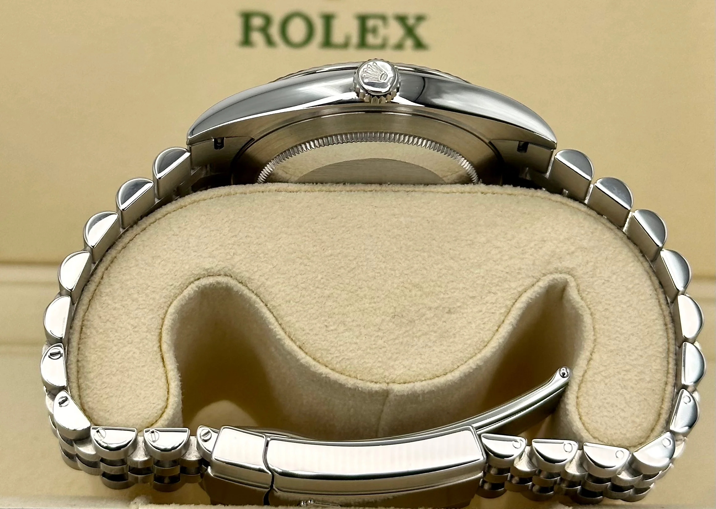 2021 Rolex Datejust 41mm 126334 Stainless Steel Jubilee Black Stick Dial - Image 9