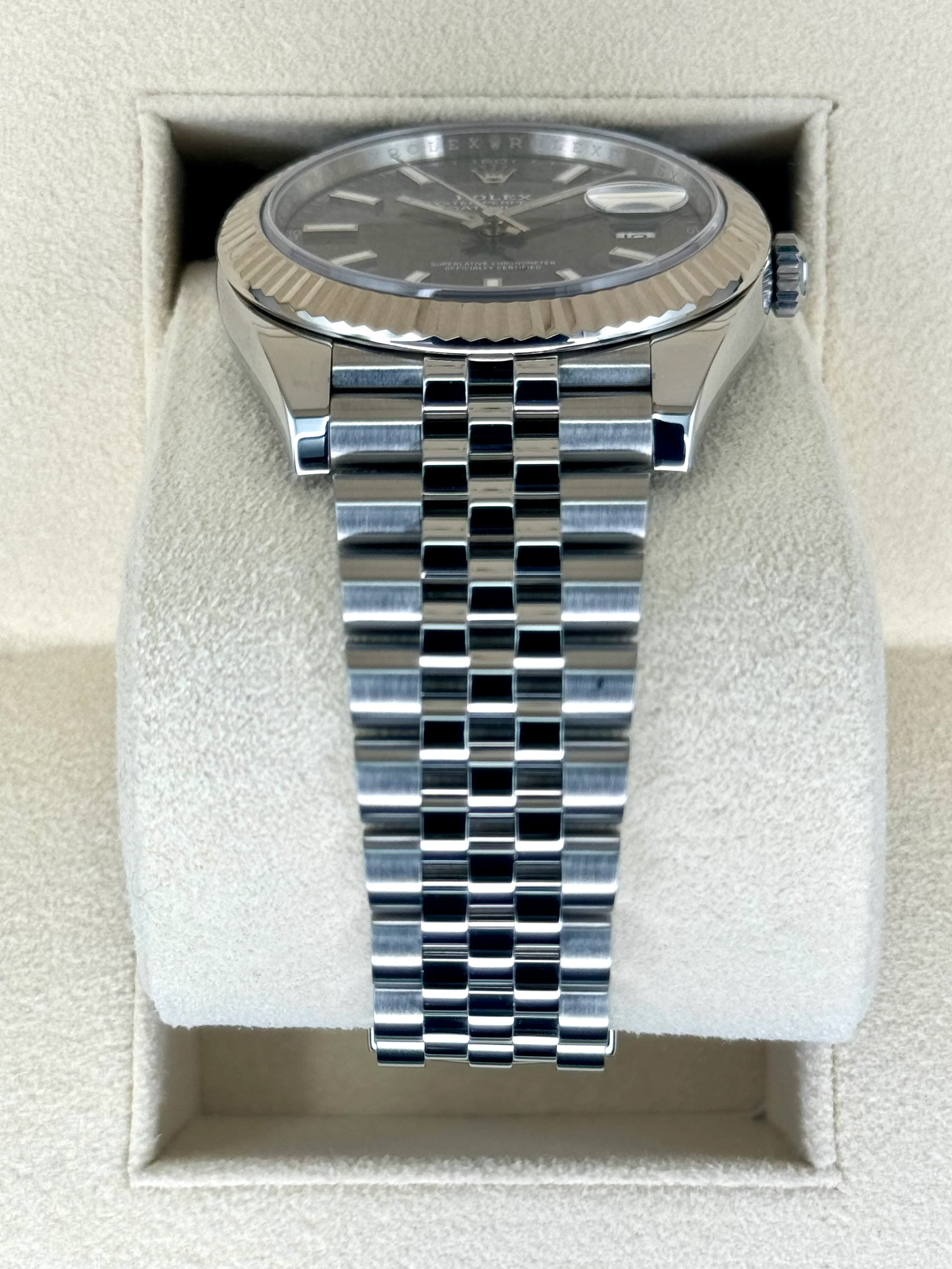 2021 Rolex Datejust 41mm 126334 Stainless Steel Jubilee Rhodium Dial - Image 3