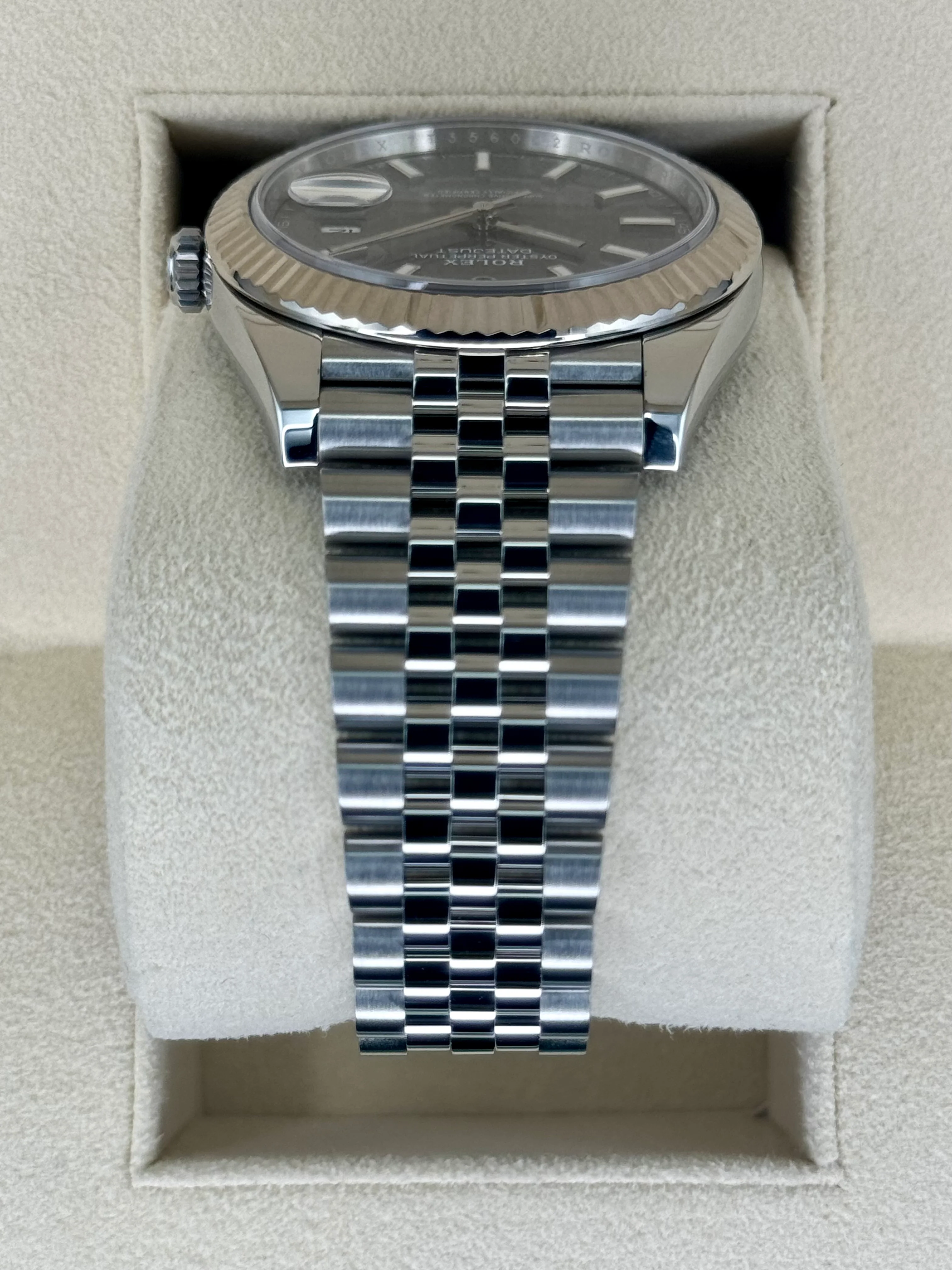 2021 Rolex Datejust 41mm 126334 Stainless Steel Jubilee Rhodium Dial - Image 4
