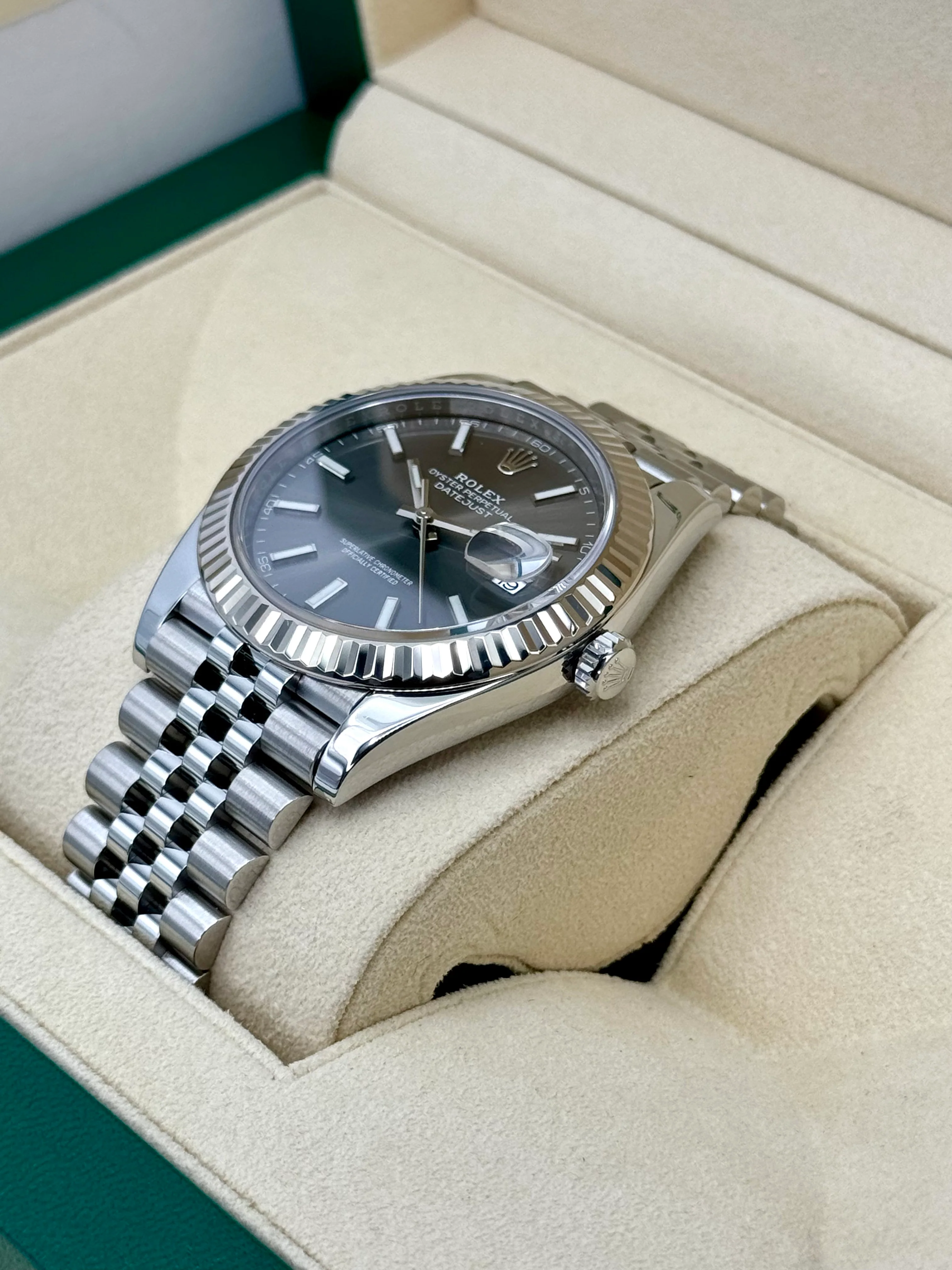 2021 Rolex Datejust 41mm 126334 Stainless Steel Jubilee Rhodium Dial - Image 5
